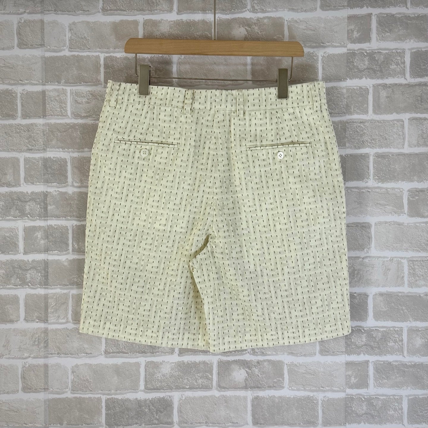 Off-white Short