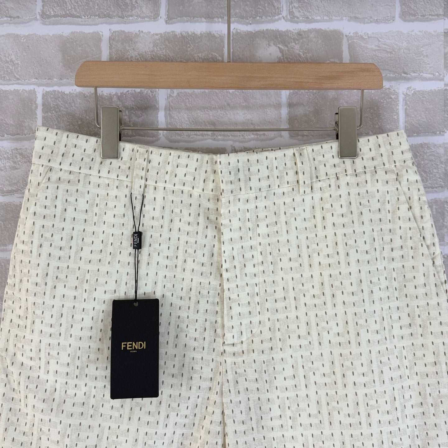 Off-white Short