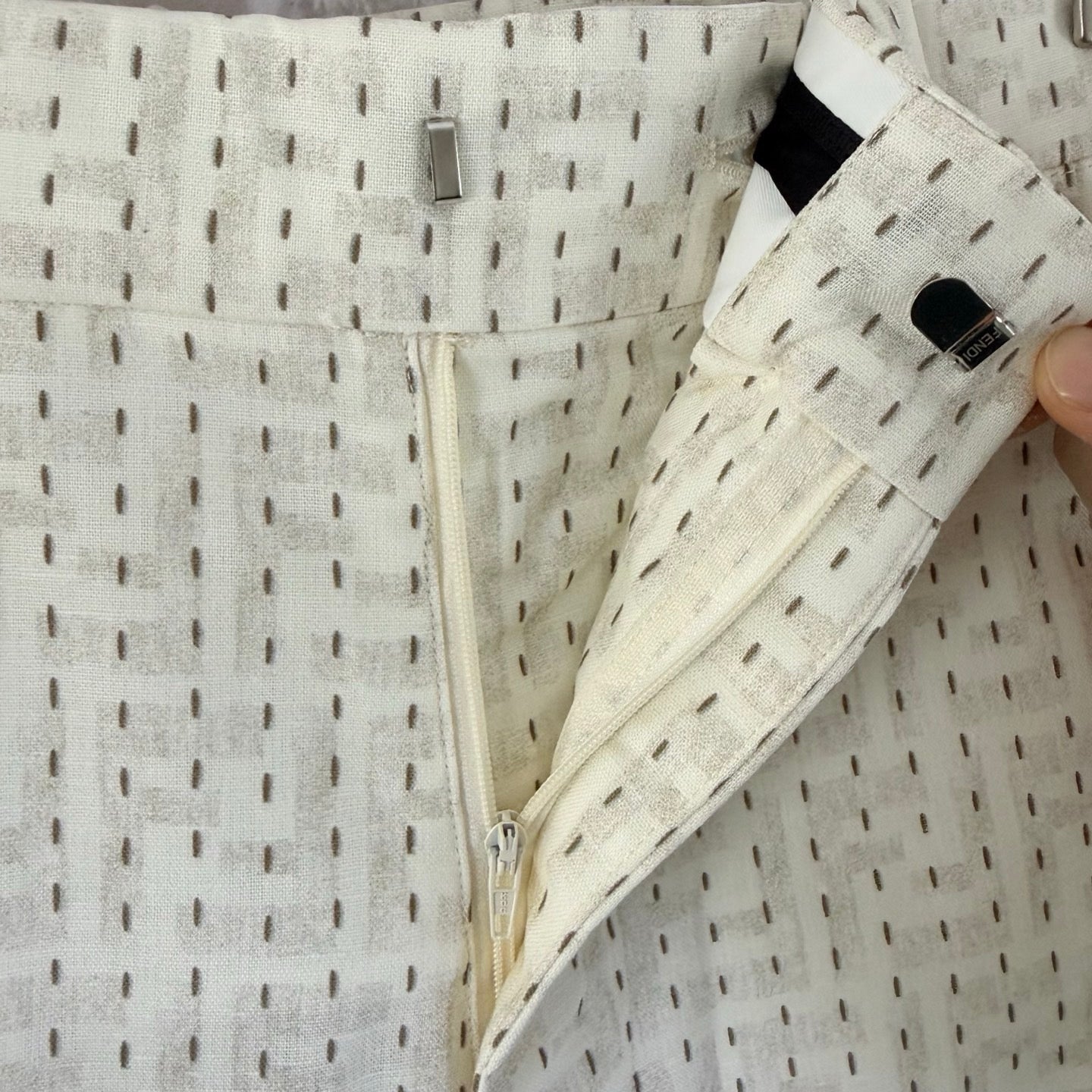 Off-white Short