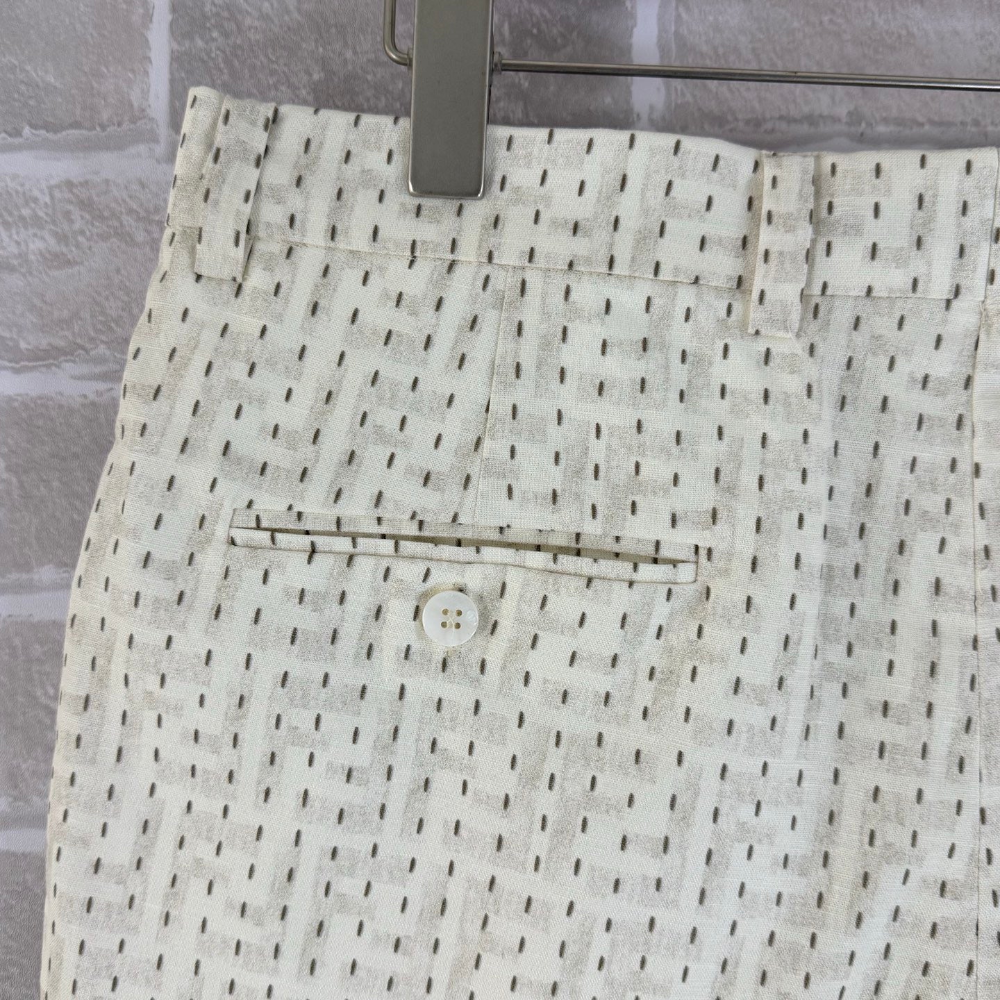 Off-white Short