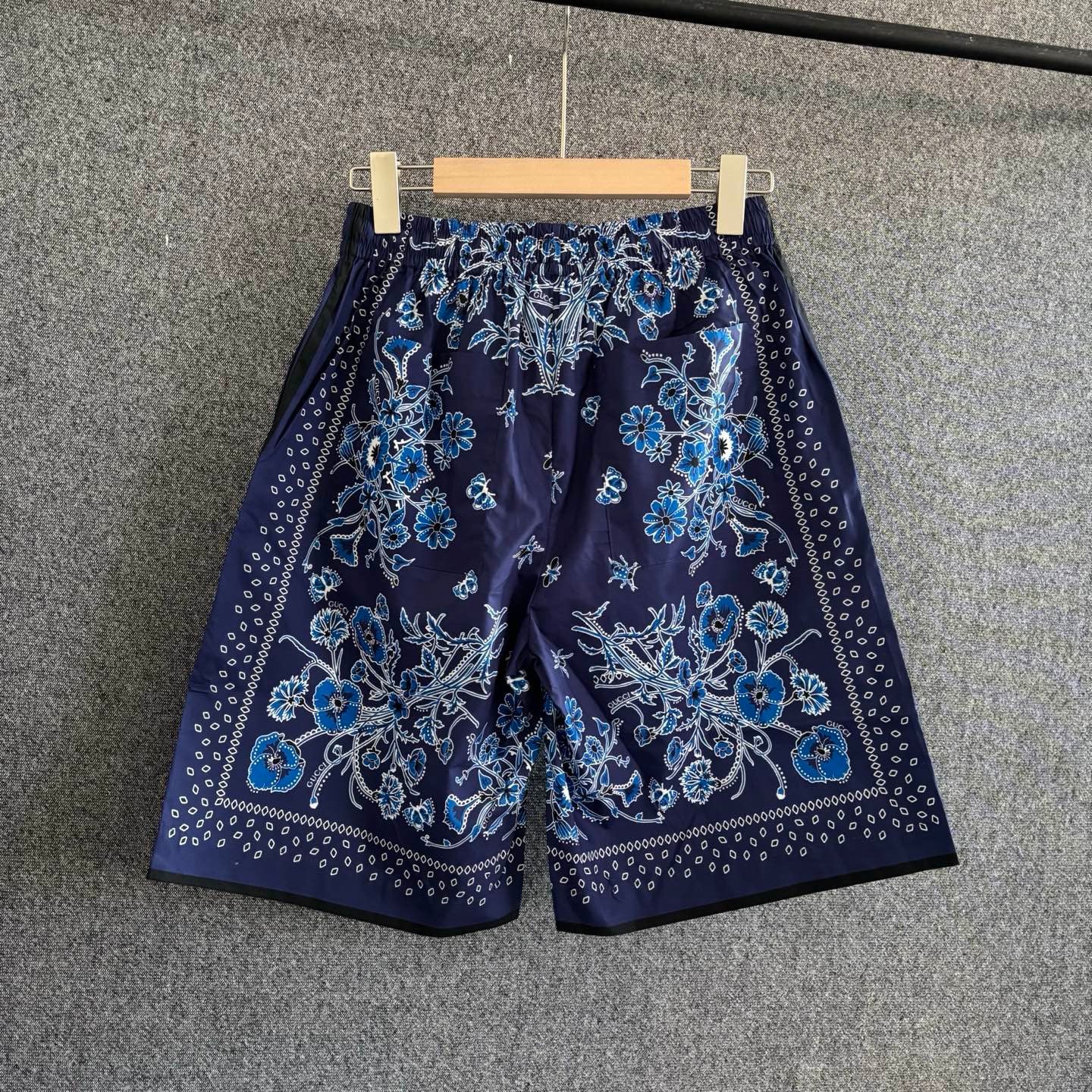 Multi-color Short