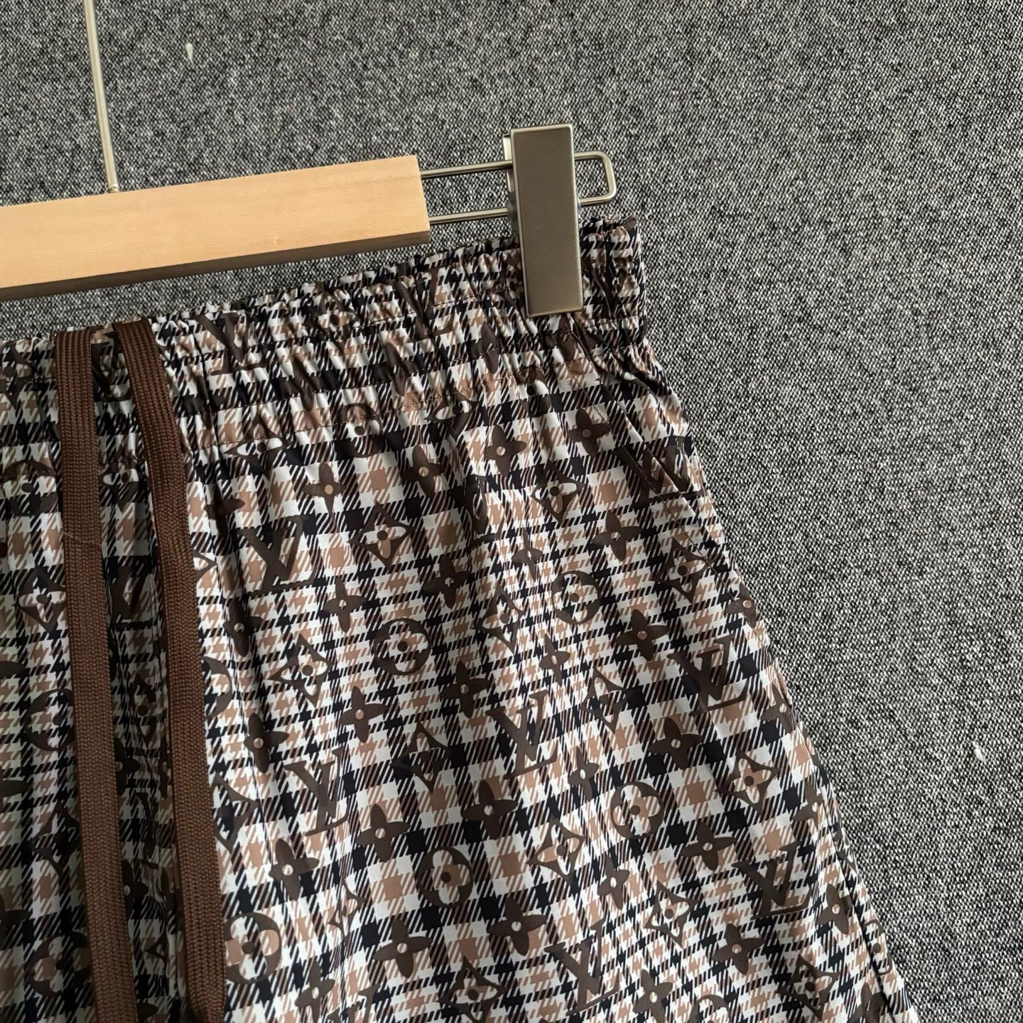 Multi-color Short