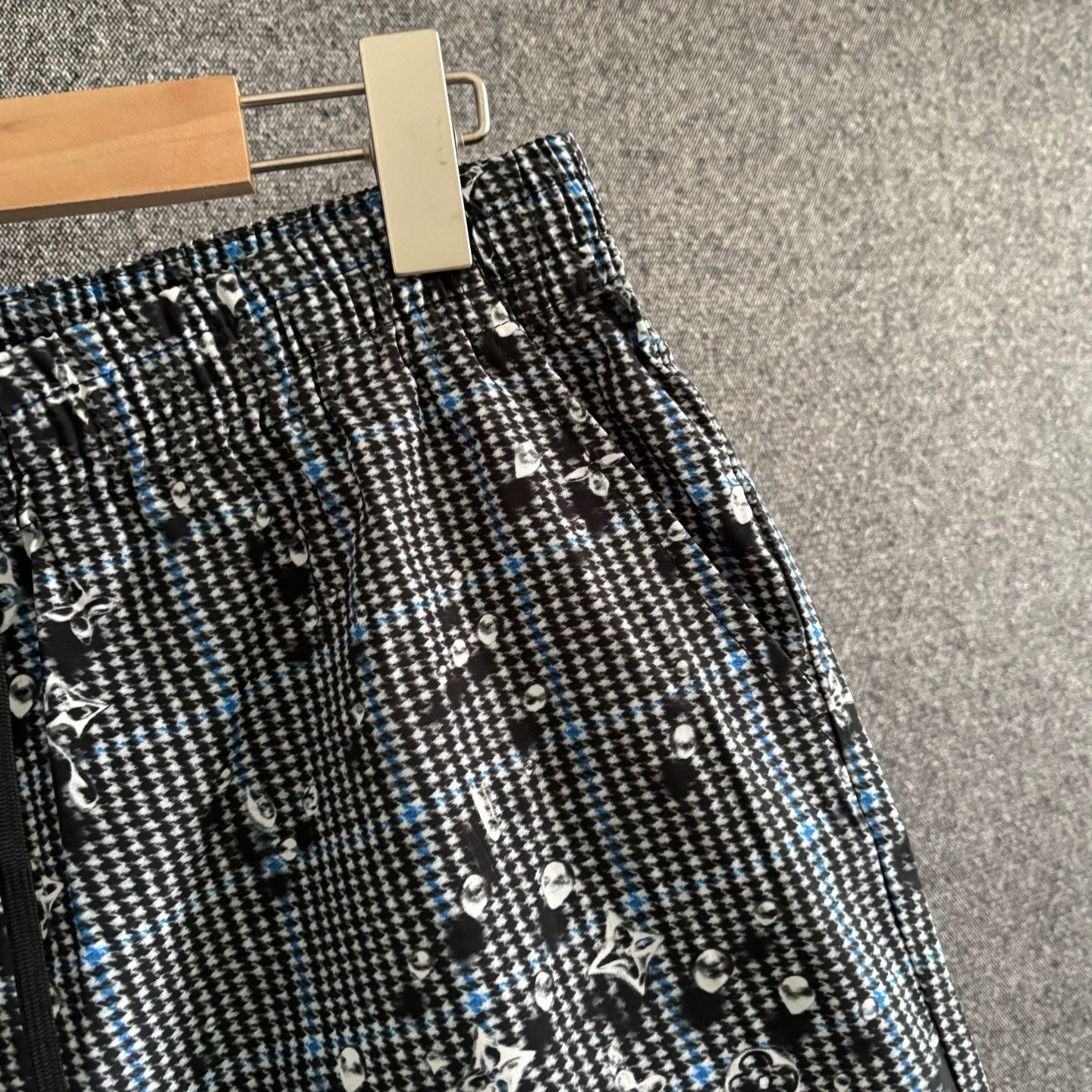 Multi-color Short