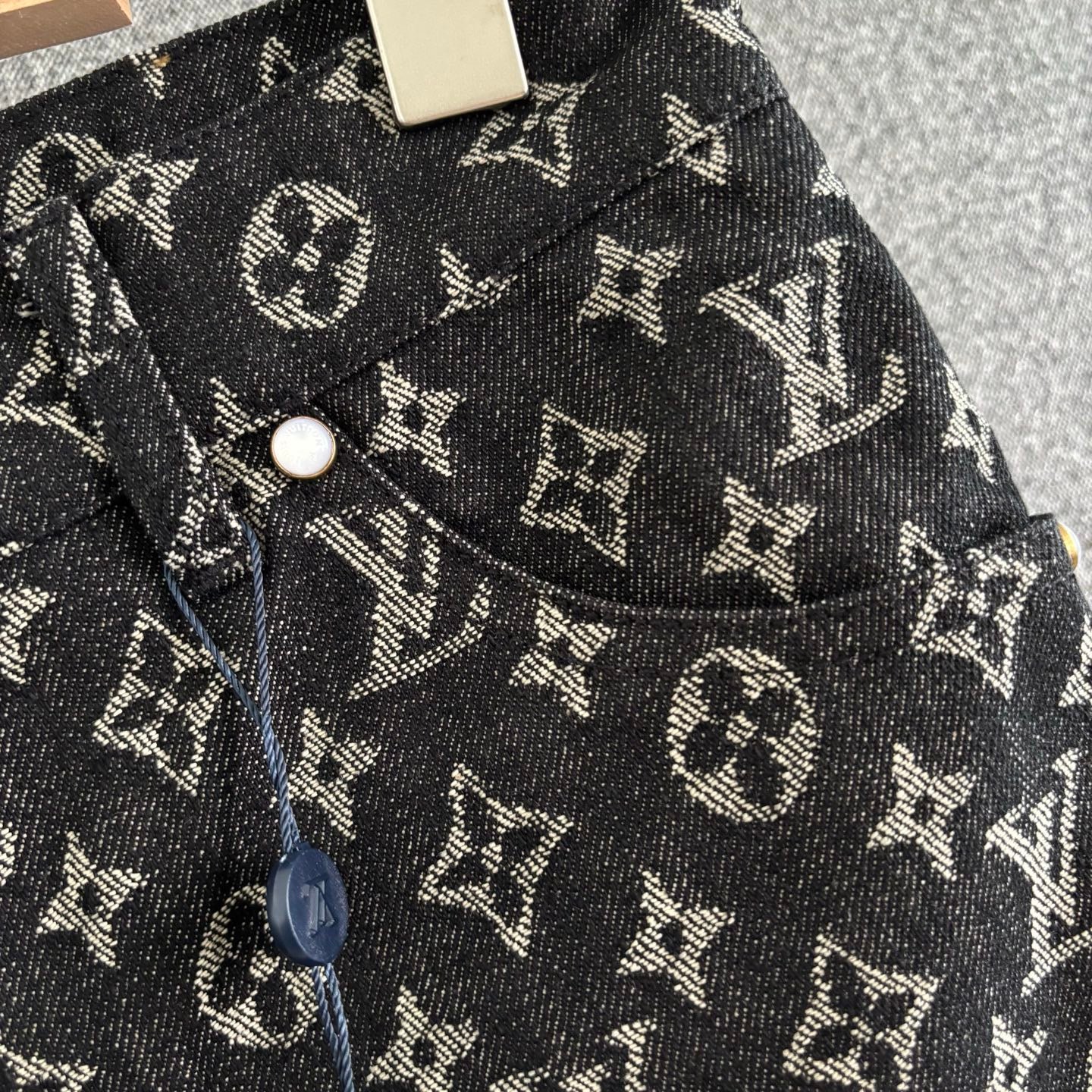 Black Short