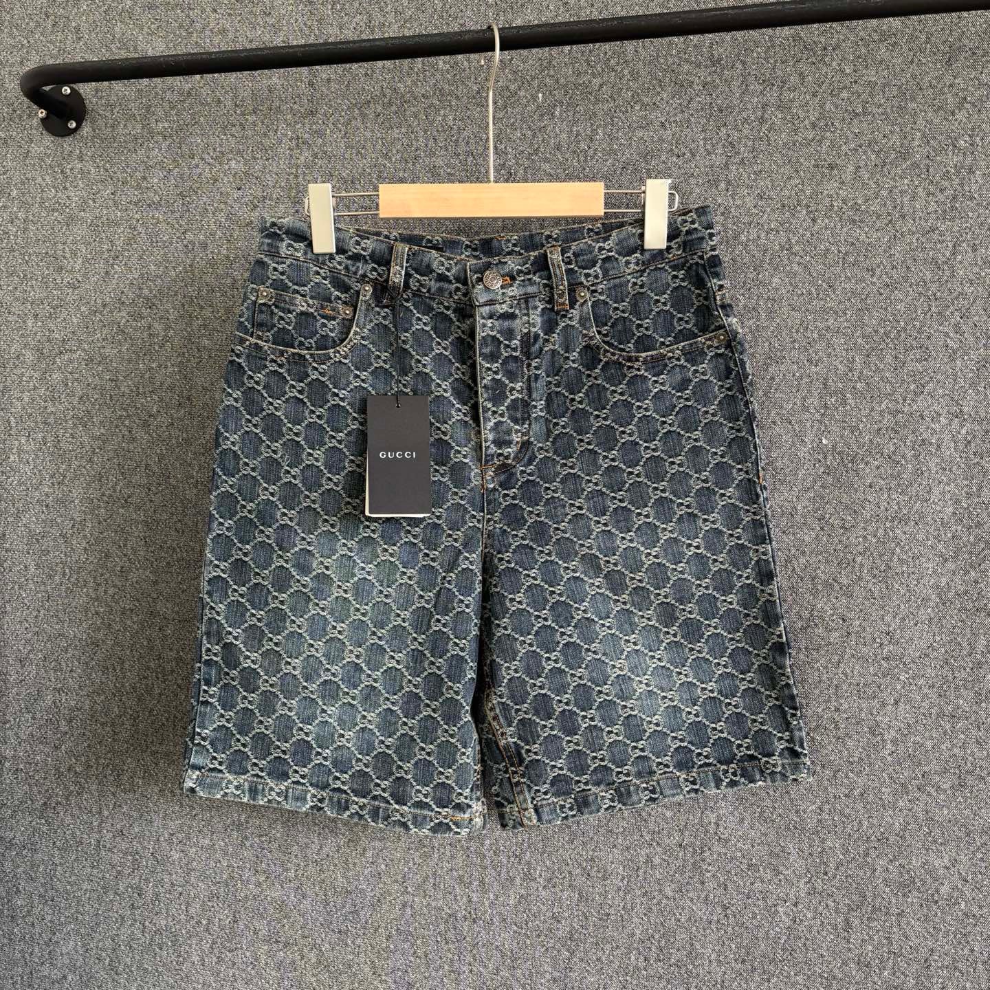 Multi-color Short
