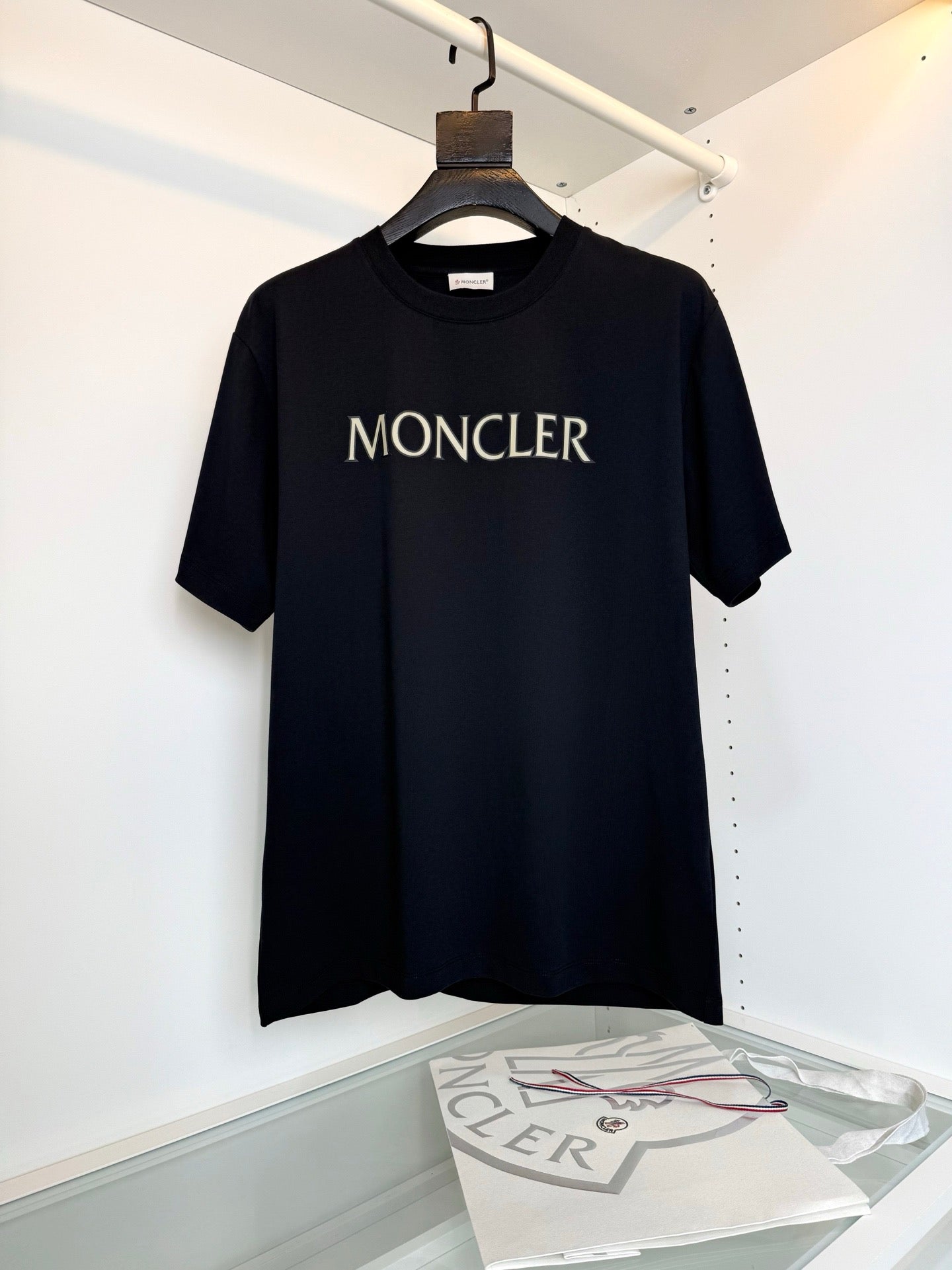 Black and White T-shirt - FashionHype.xyz
