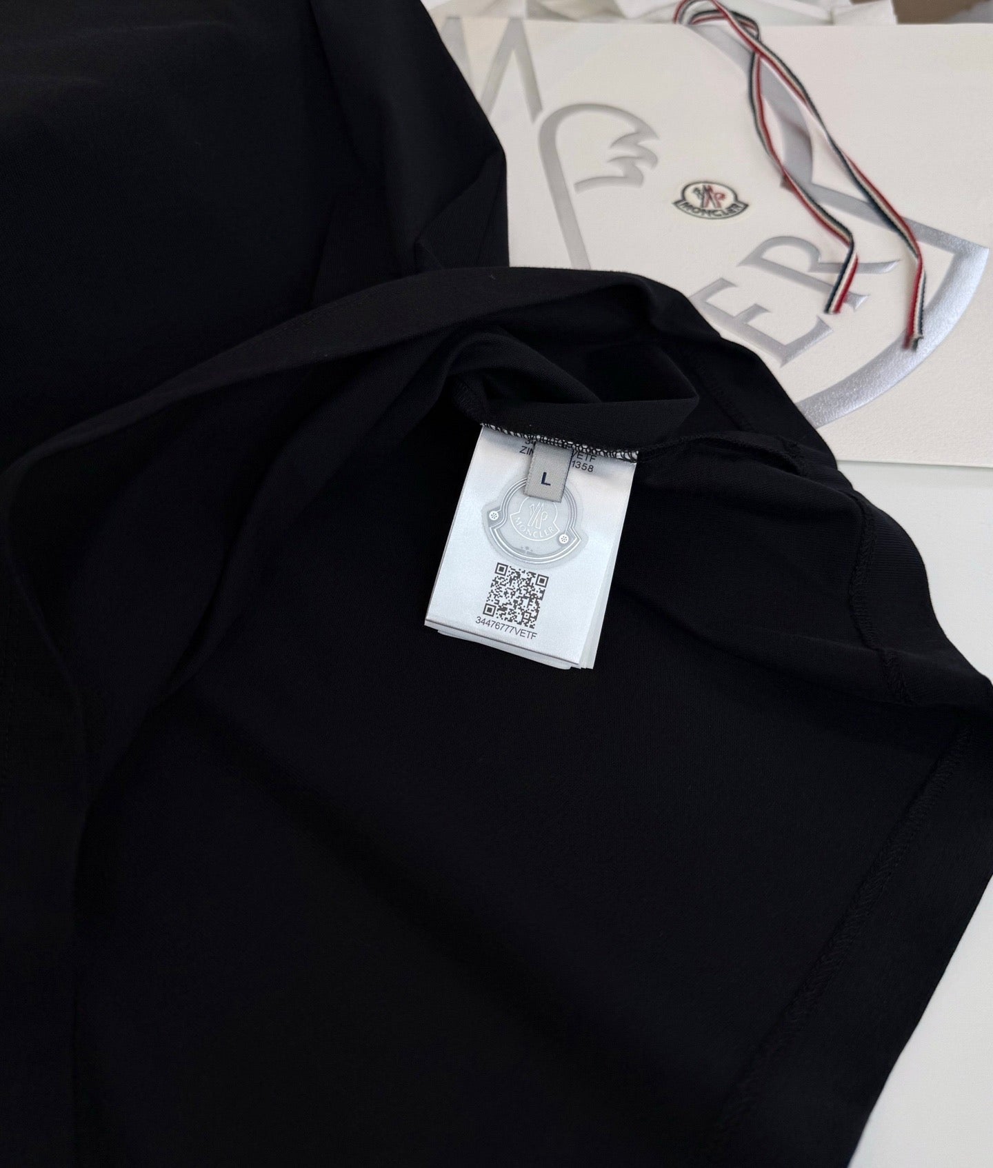 Black and White T-shirt - FashionHype.xyz