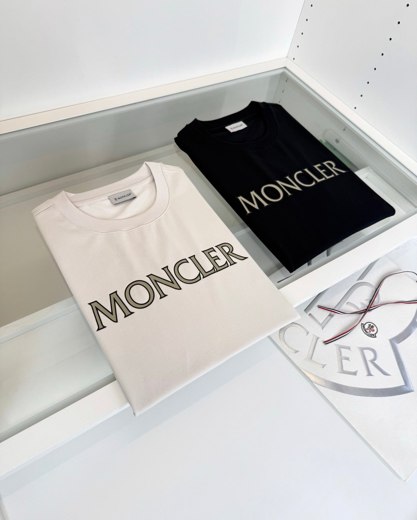 Black and White T-shirt - FashionHype.xyz