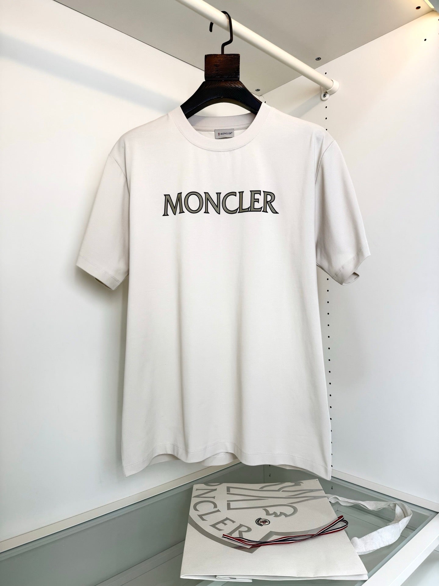 Black and White T-shirt - FashionHype.xyz