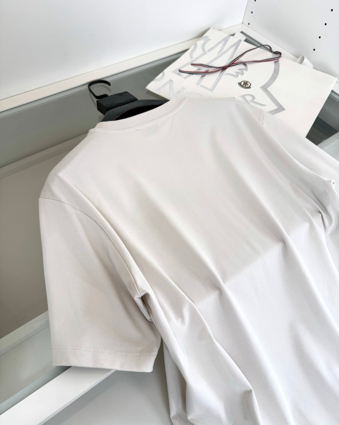 Black and White T-shirt - FashionHype.xyz
