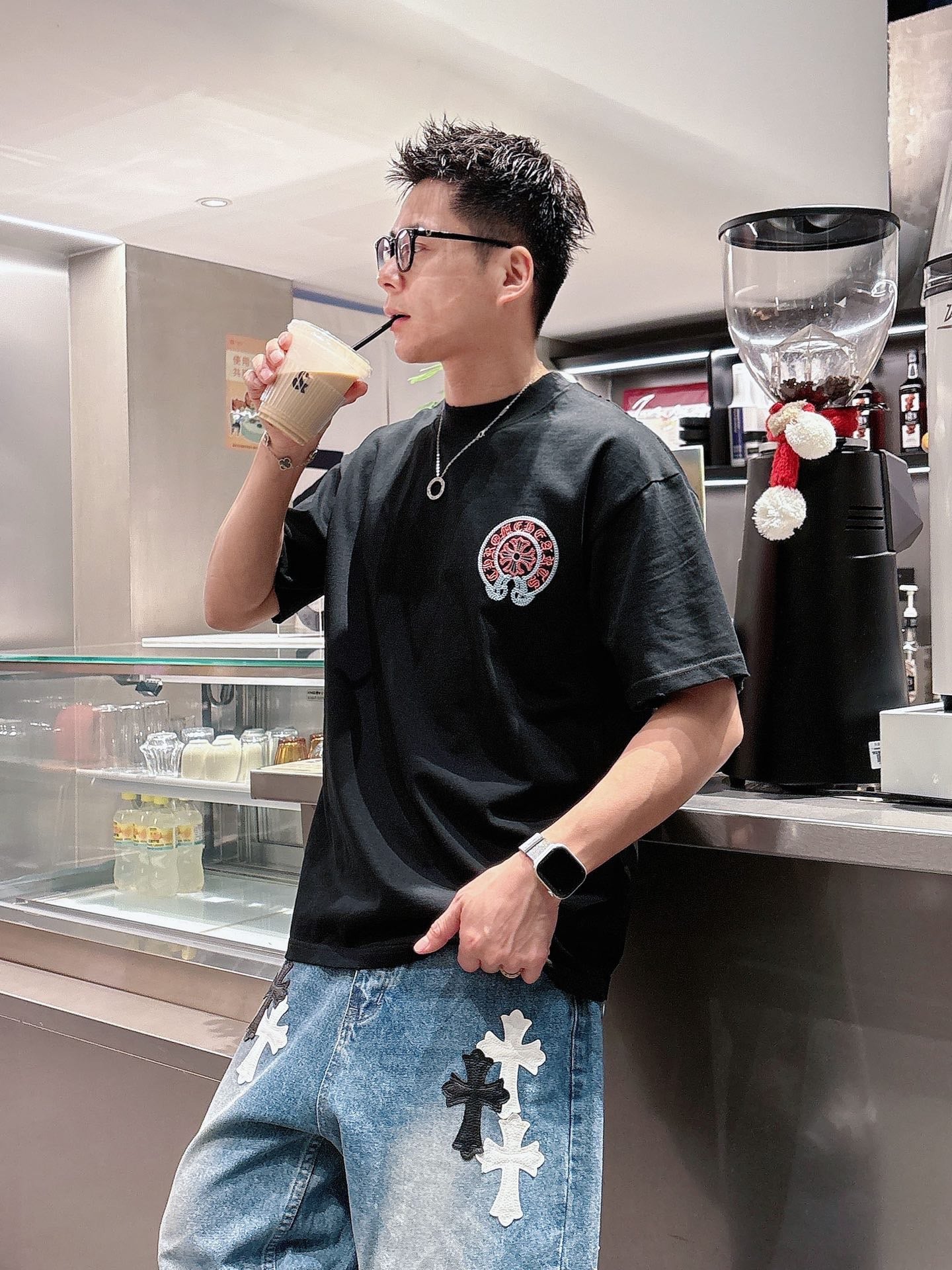 White and Black T-shirt - FashionHype.xyz
