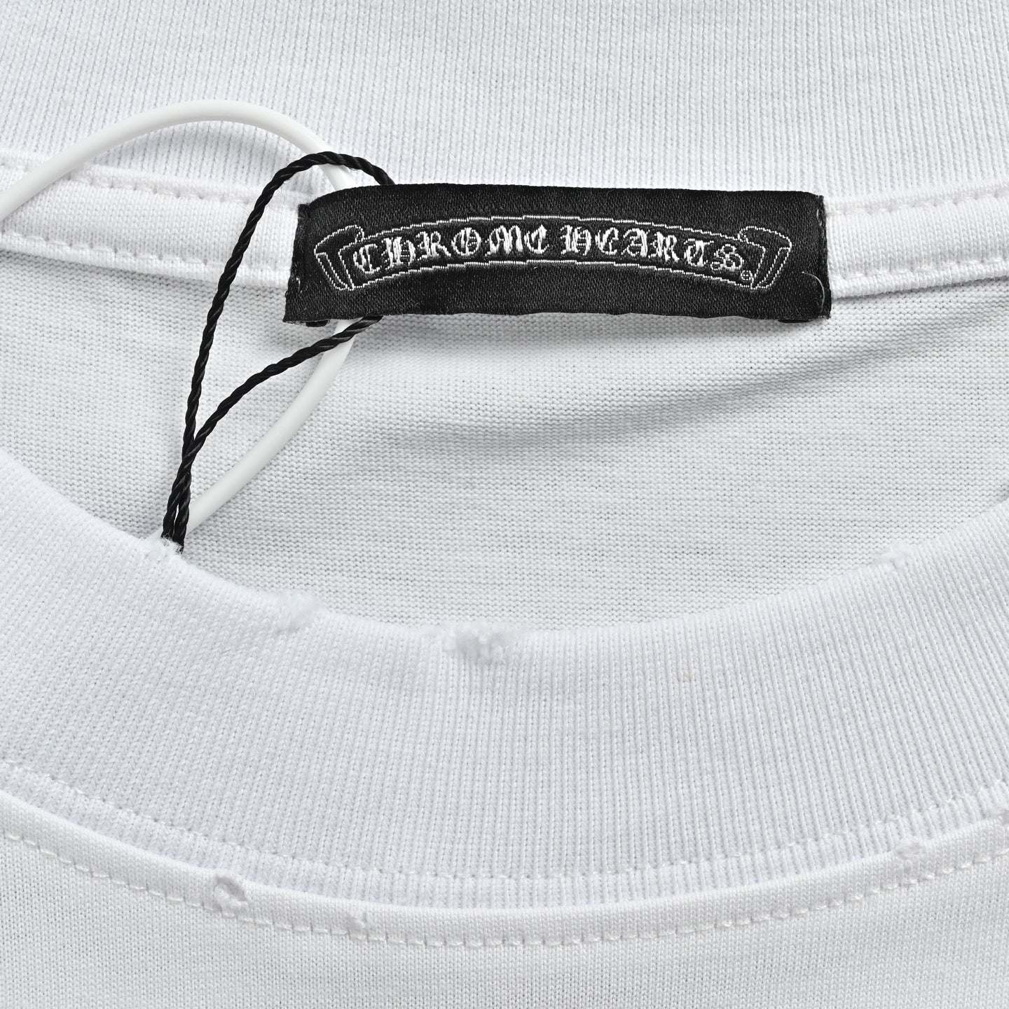 White and Black T-shirt - FashionHype.xyz
