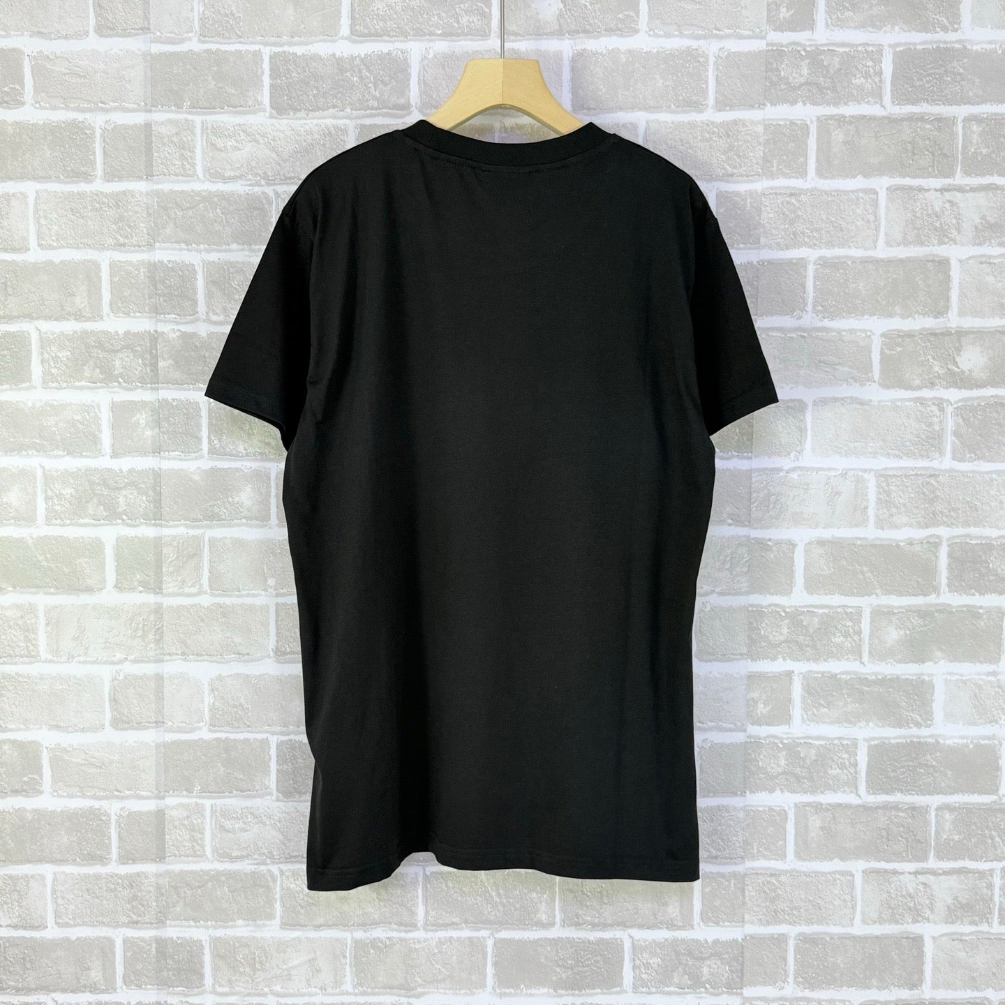 Black and White T-shirt - FashionHype.xyz
