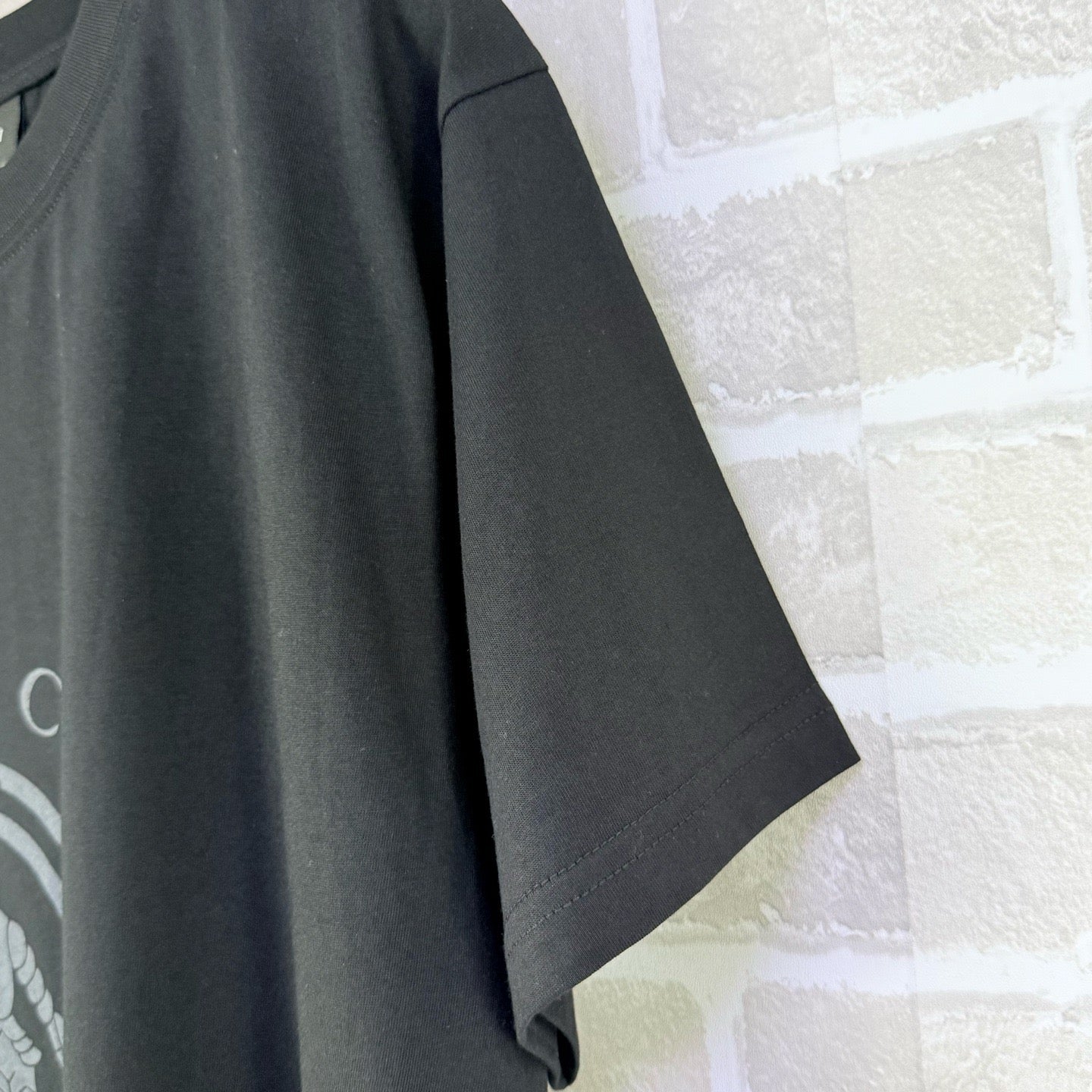 Black and White T-shirt - FashionHype.xyz