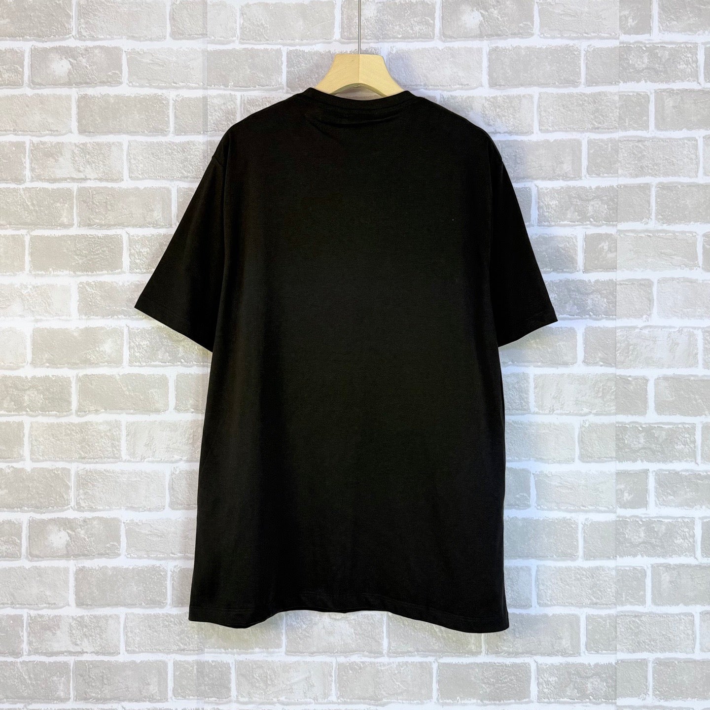 Black and White T-shirt - FashionHype.xyz