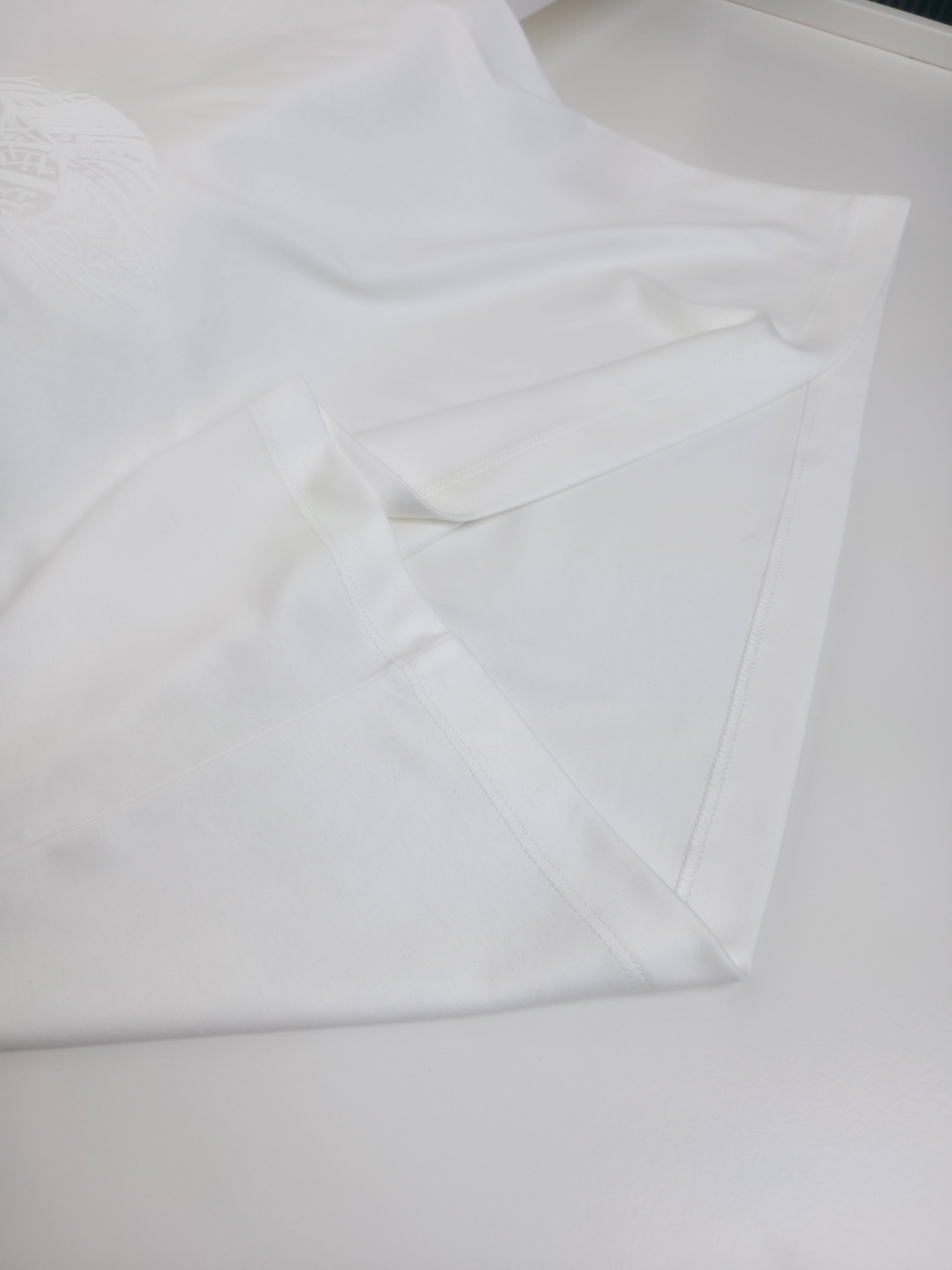 Black and White T-shirt - FashionHype.xyz