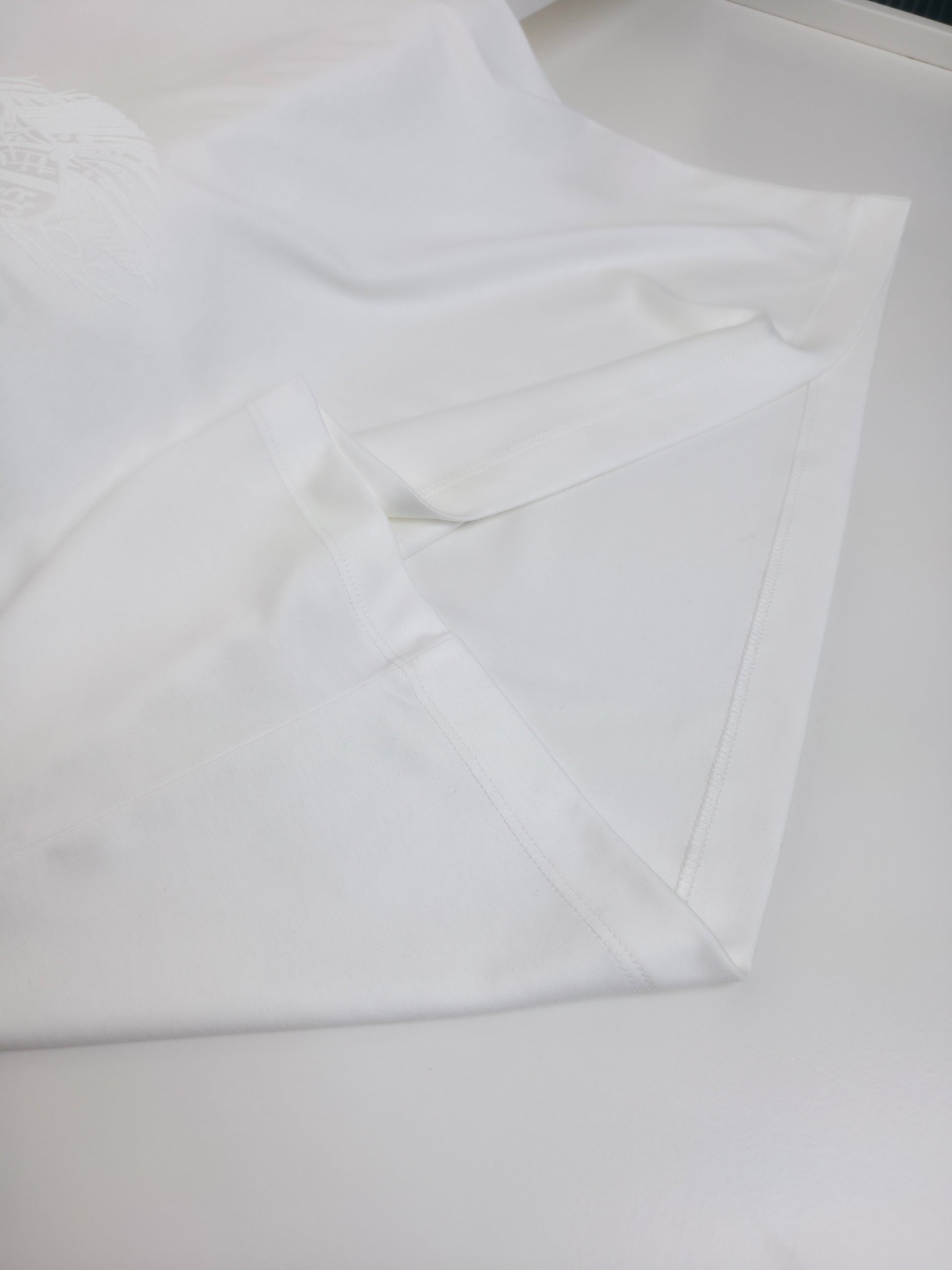 Black and White T-shirt - FashionHype.xyz