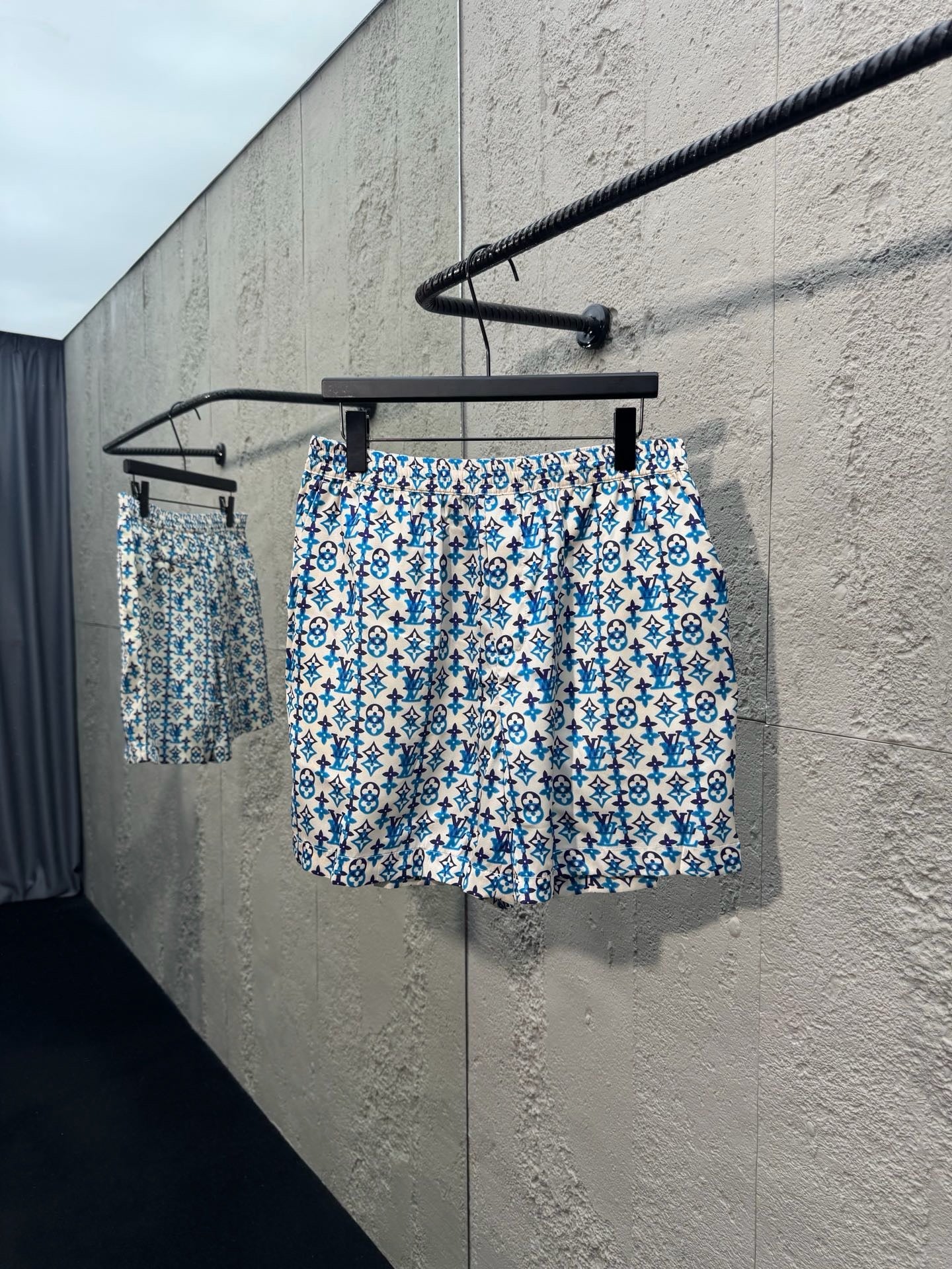 Multi-color Short
