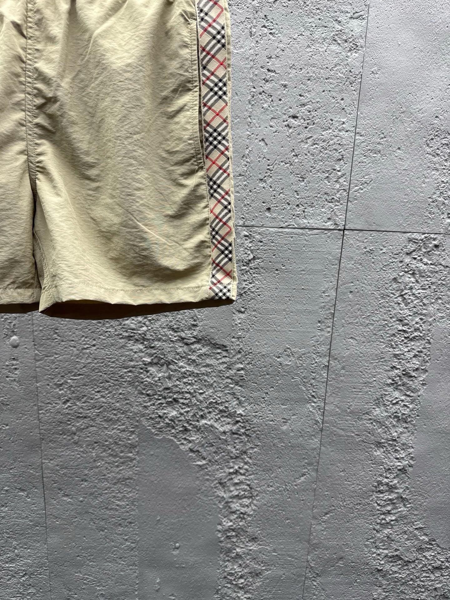 Multi-color Short
