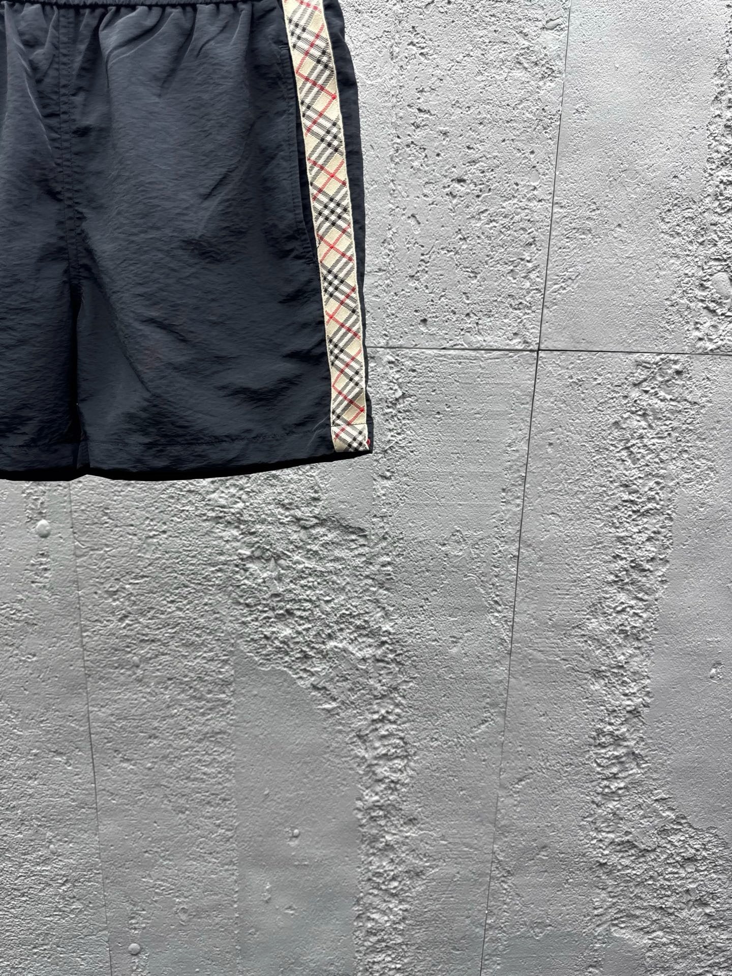 Multi-color Short