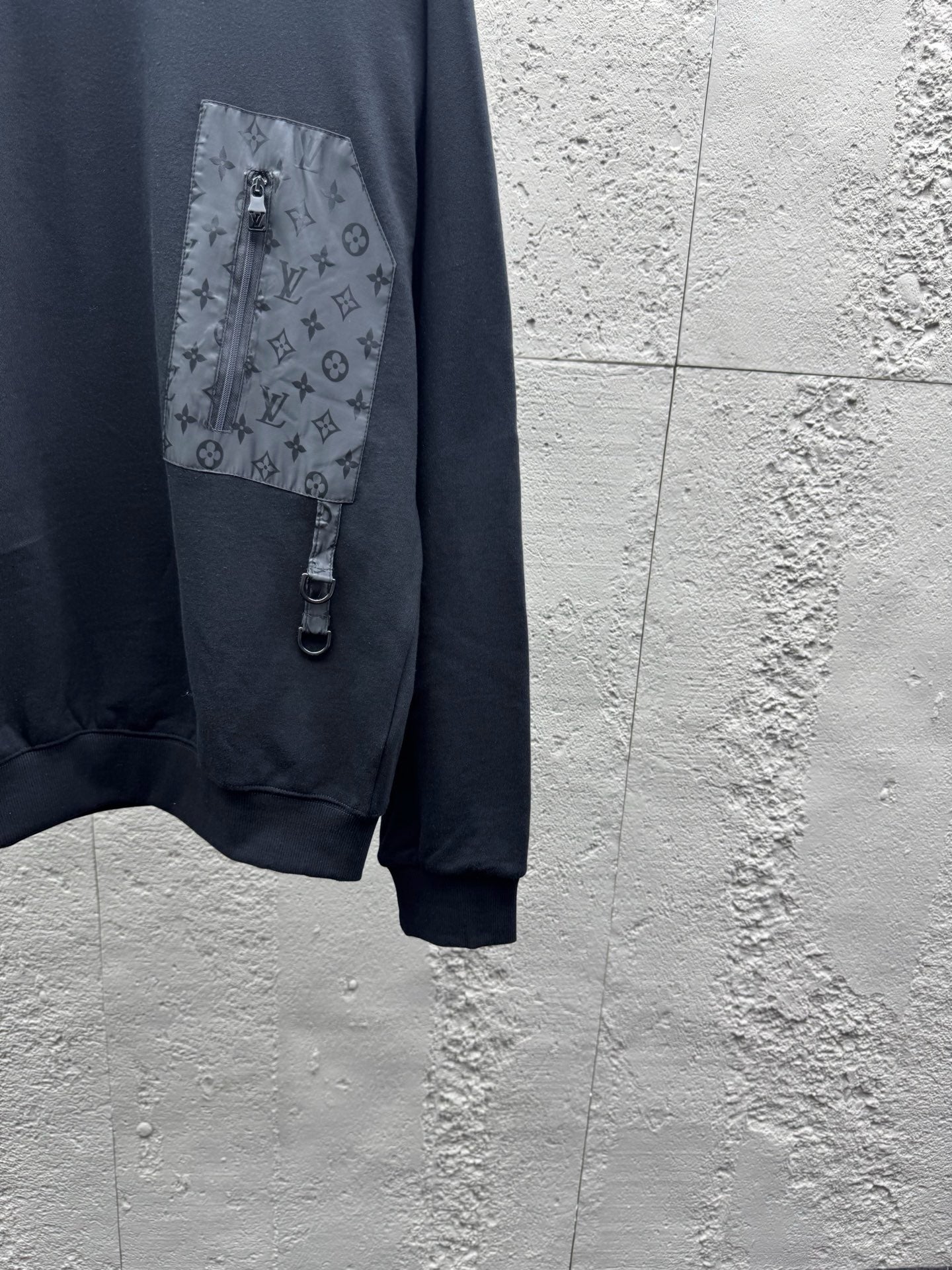 Black Sweatshirt