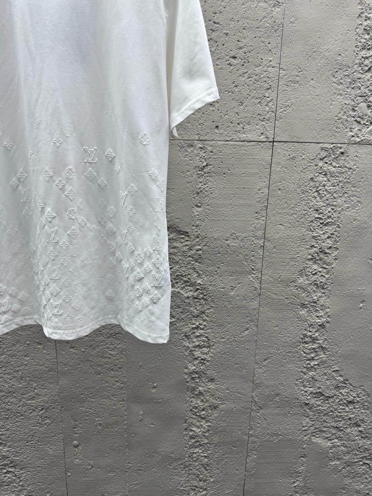 White T-shirt