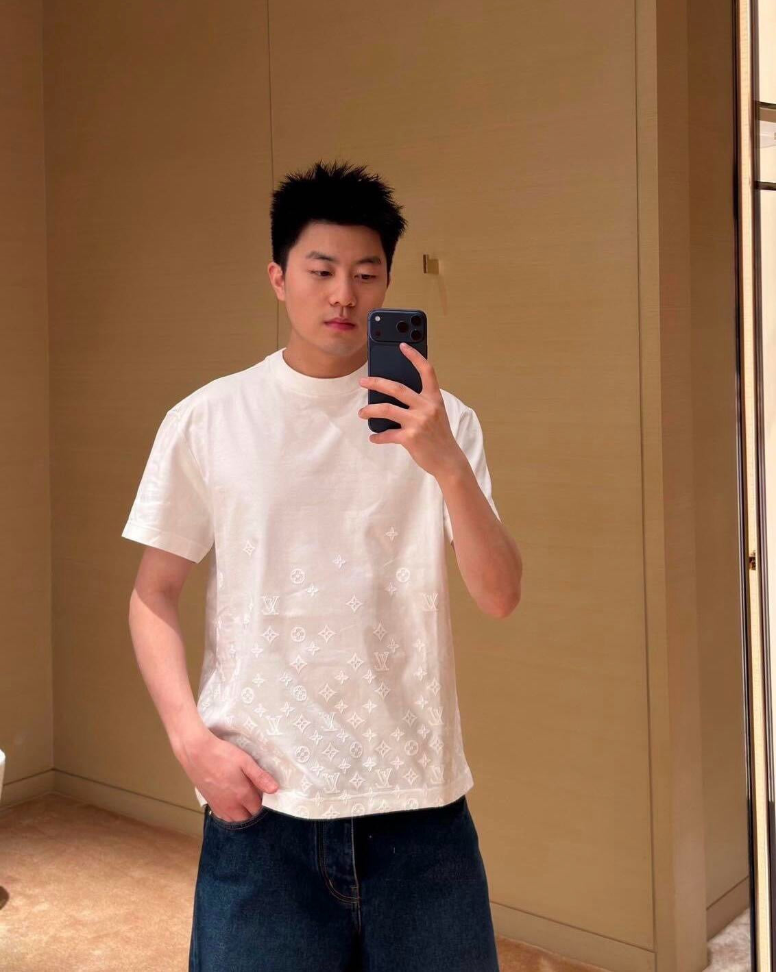 White T-shirt
