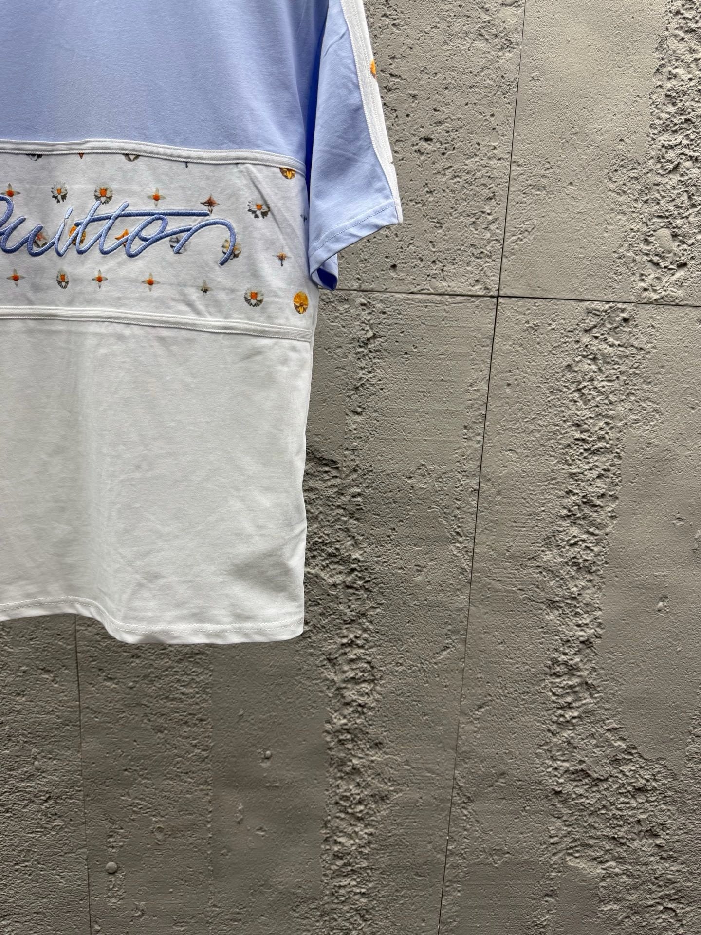 White blue T-shirt