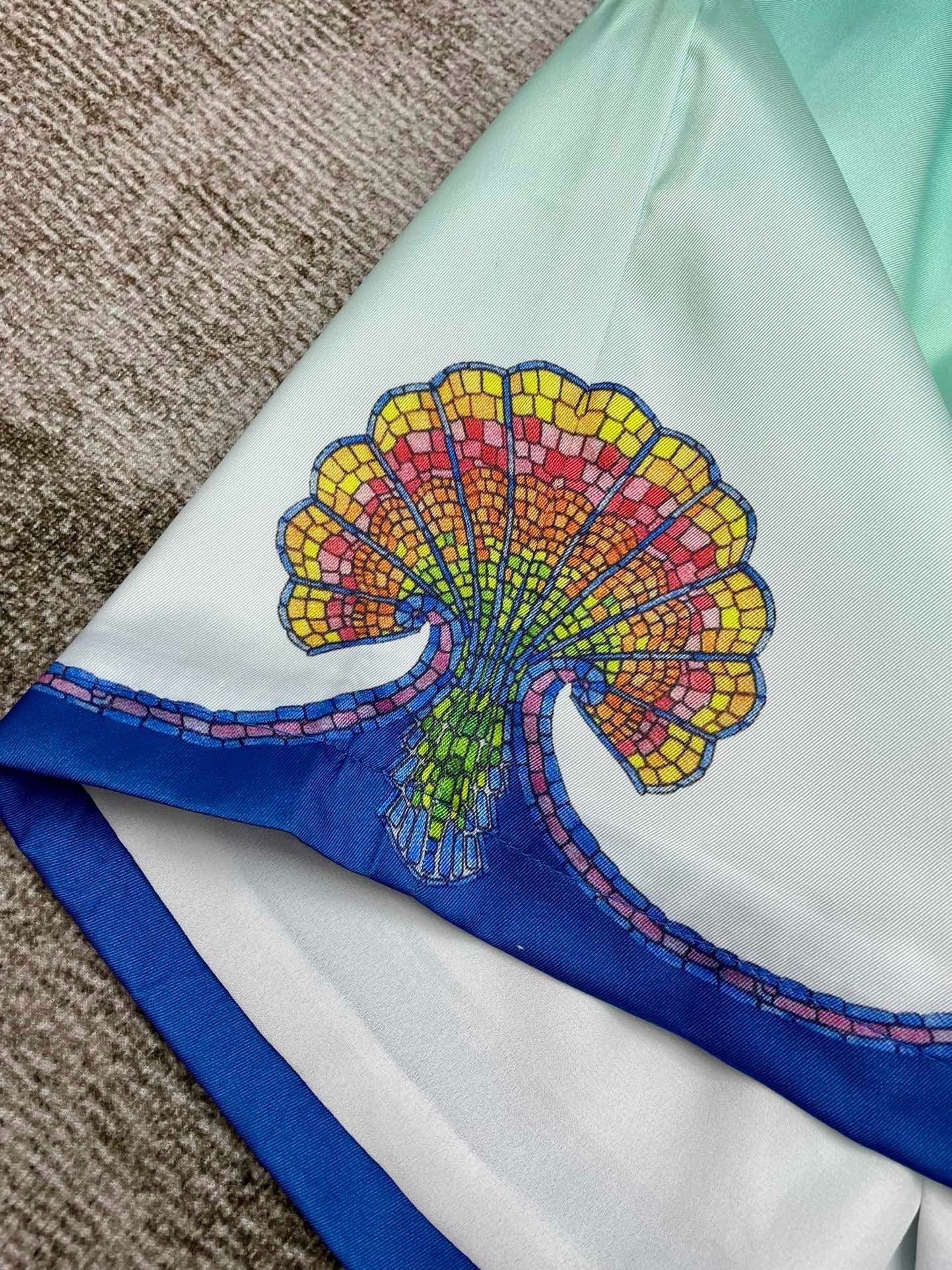 Multi-color Short