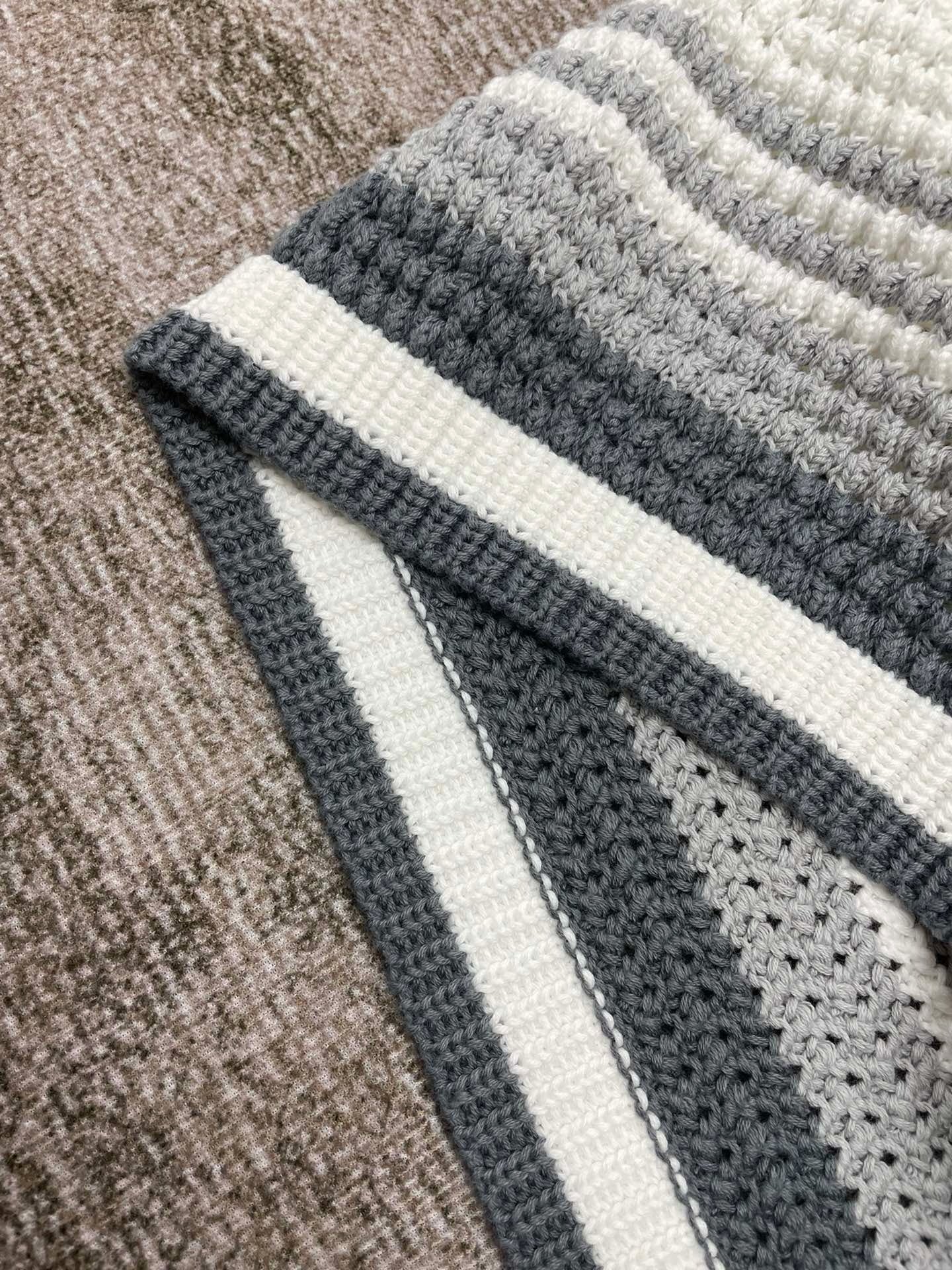 Multi-color Short