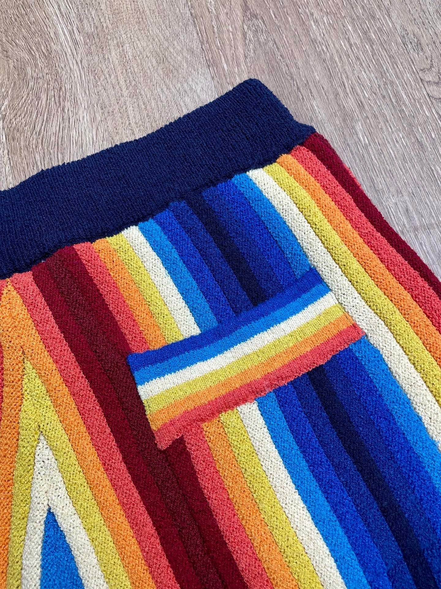 Multi-color Short