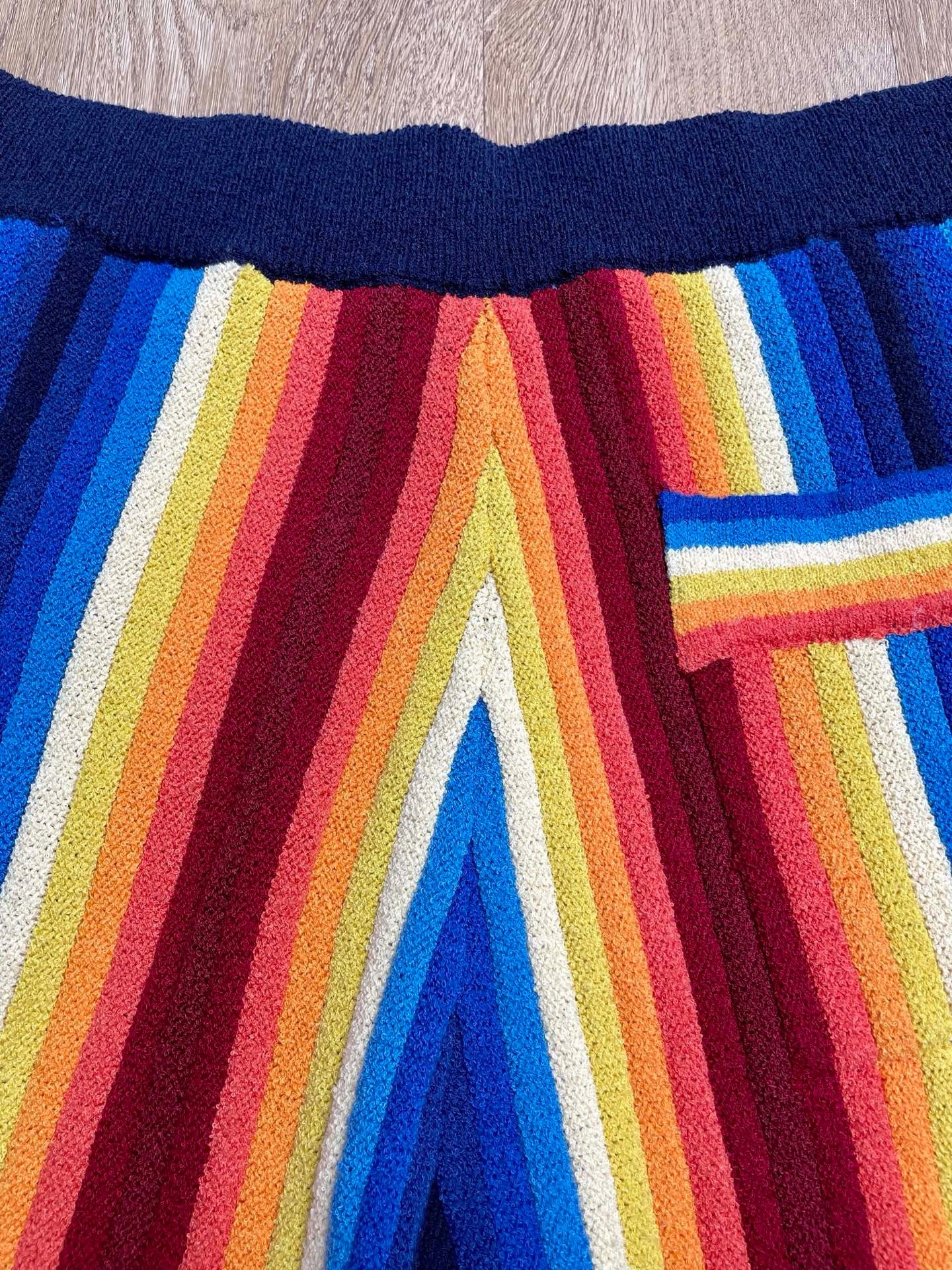 Multi-color Short