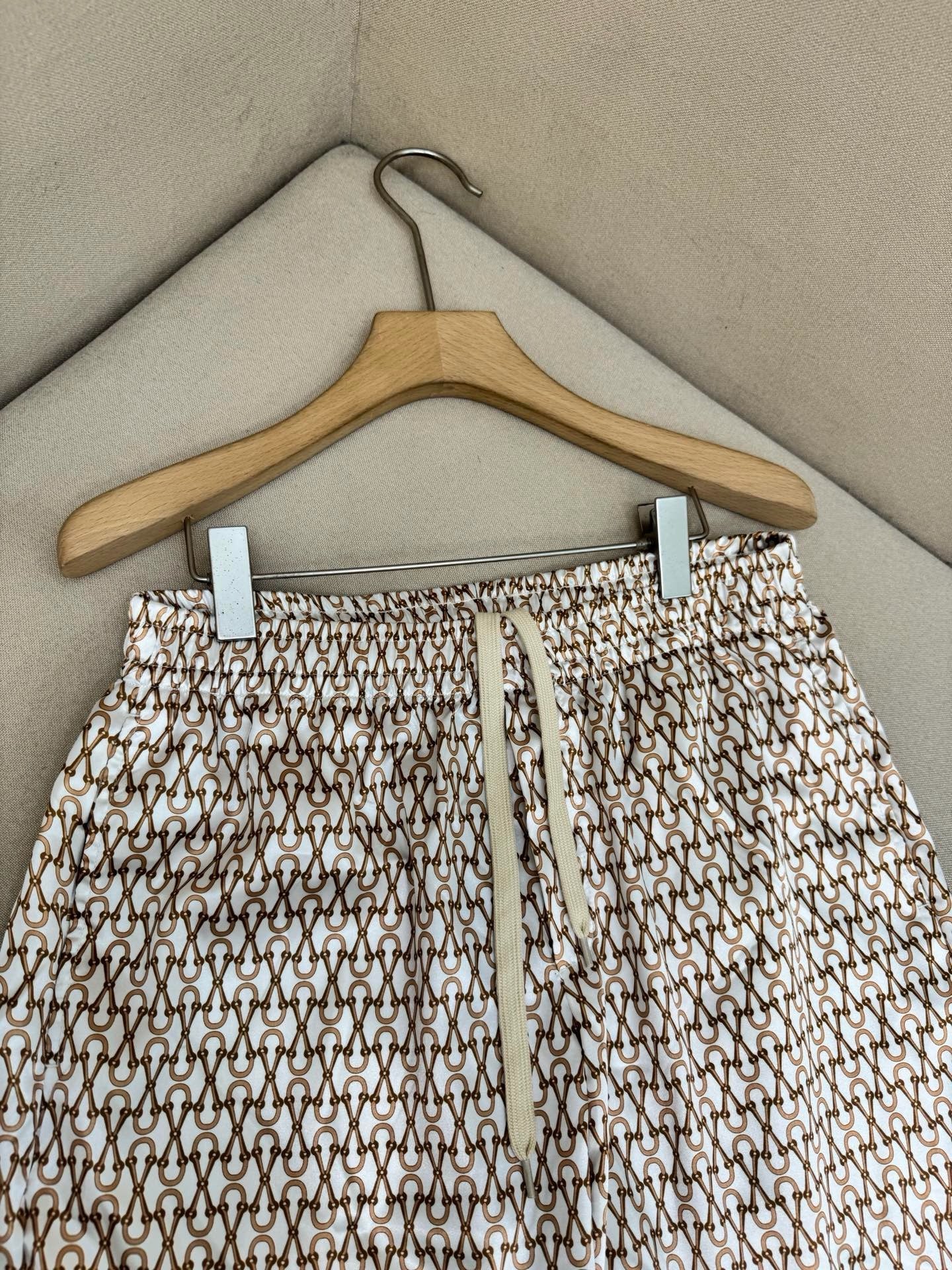 Multi-color Short