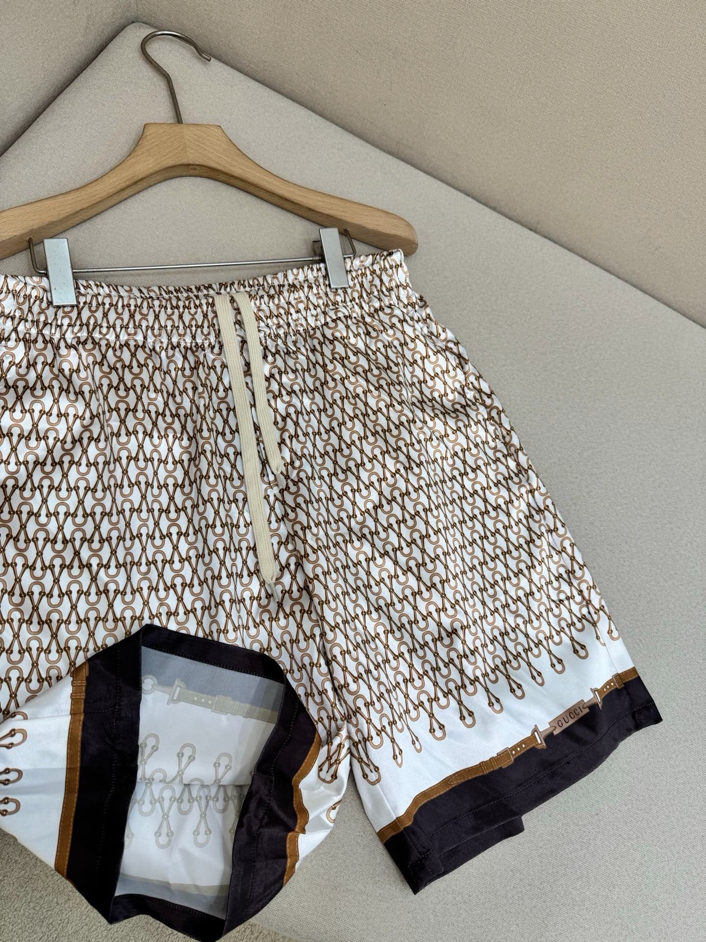 Multi-color Short