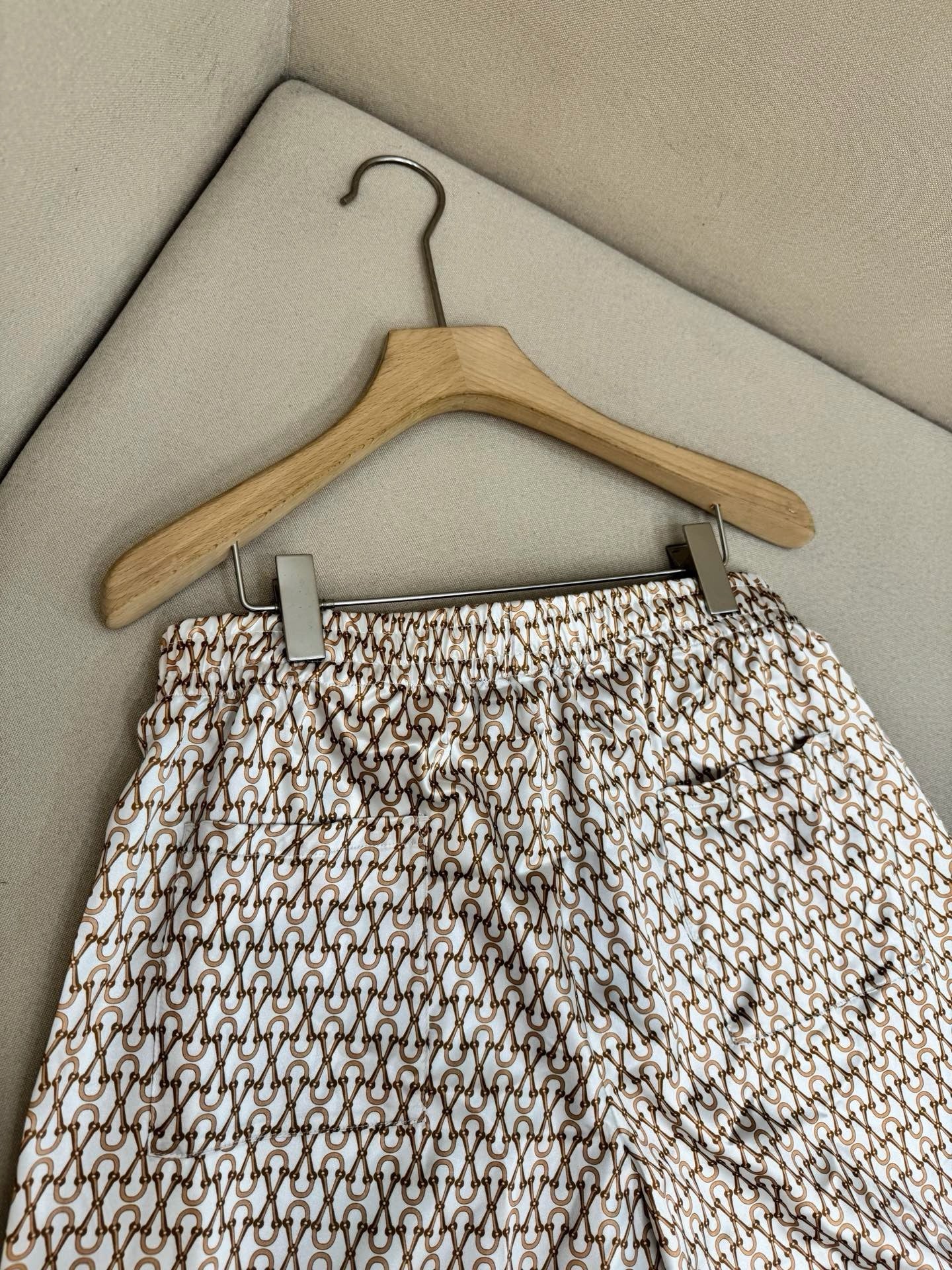 Multi-color Short