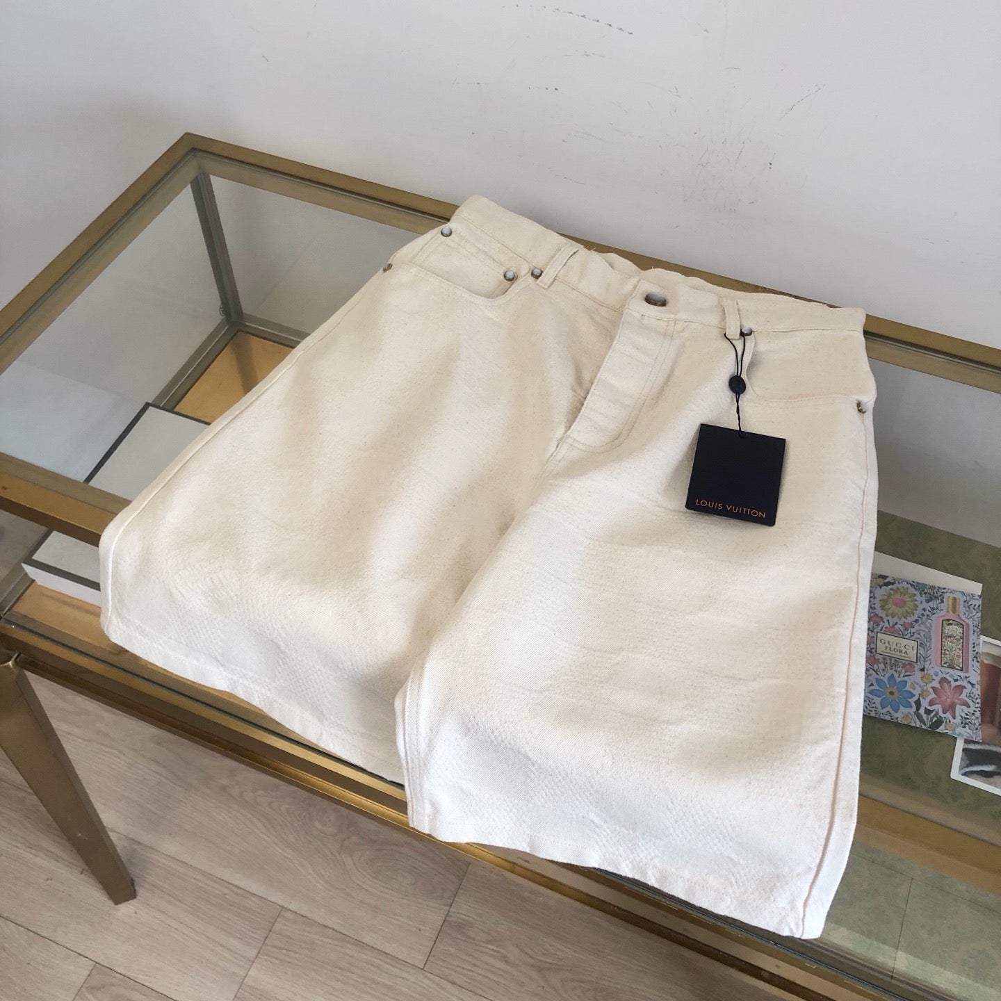 Off-white Short