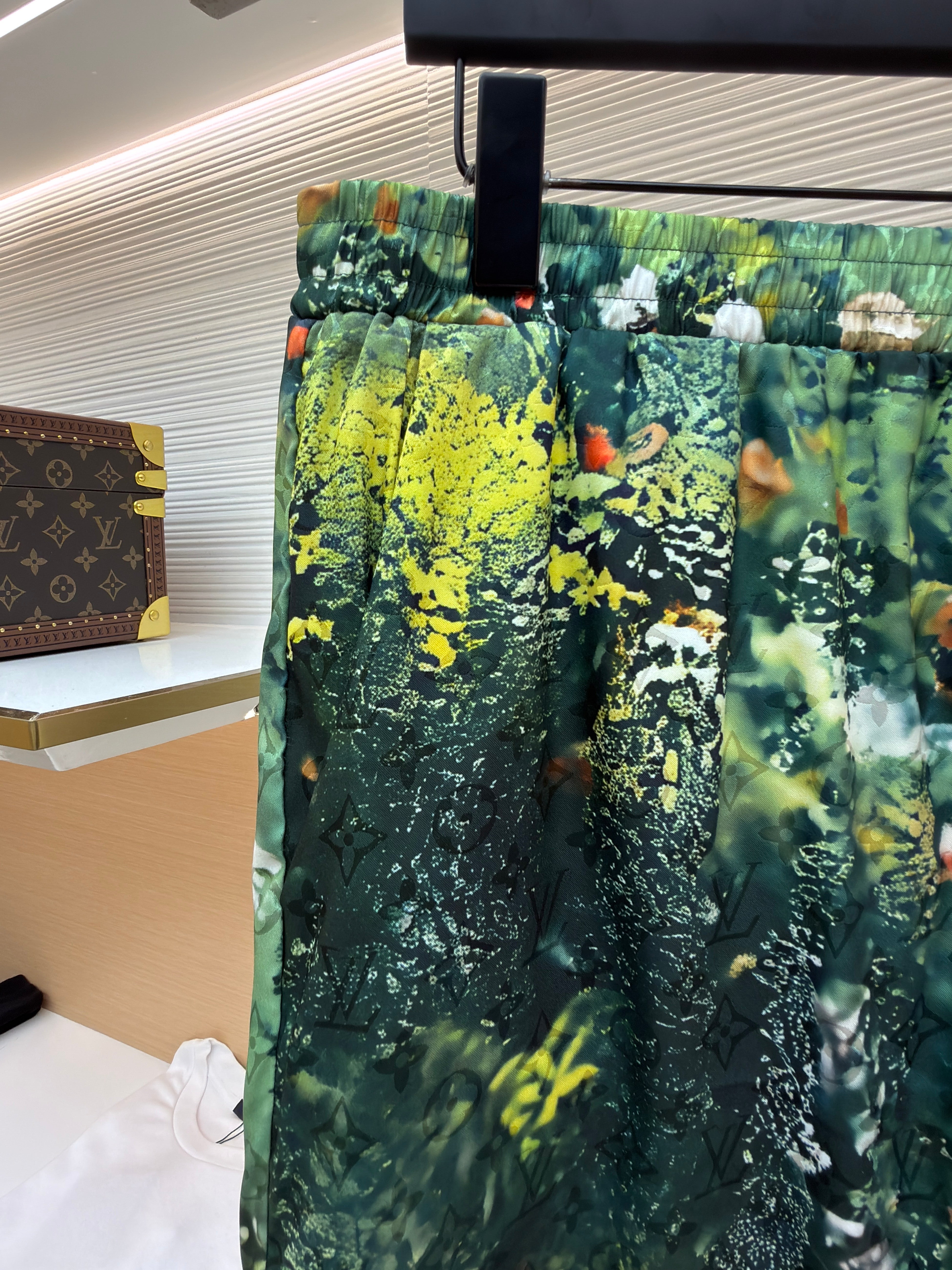 Multi-color Short