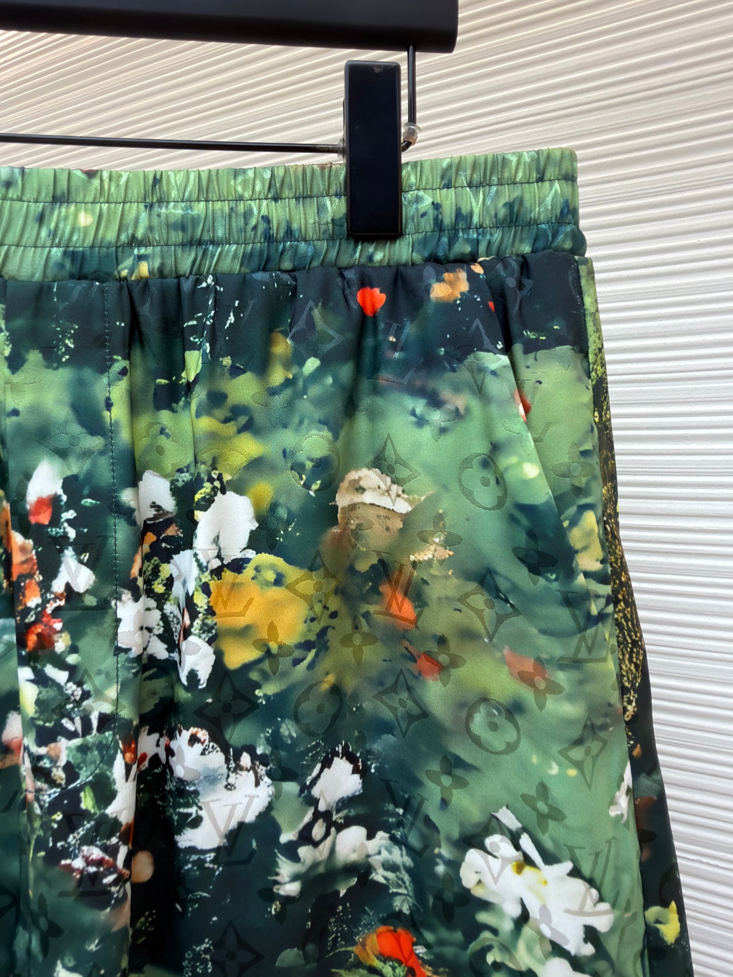 Multi-color Short