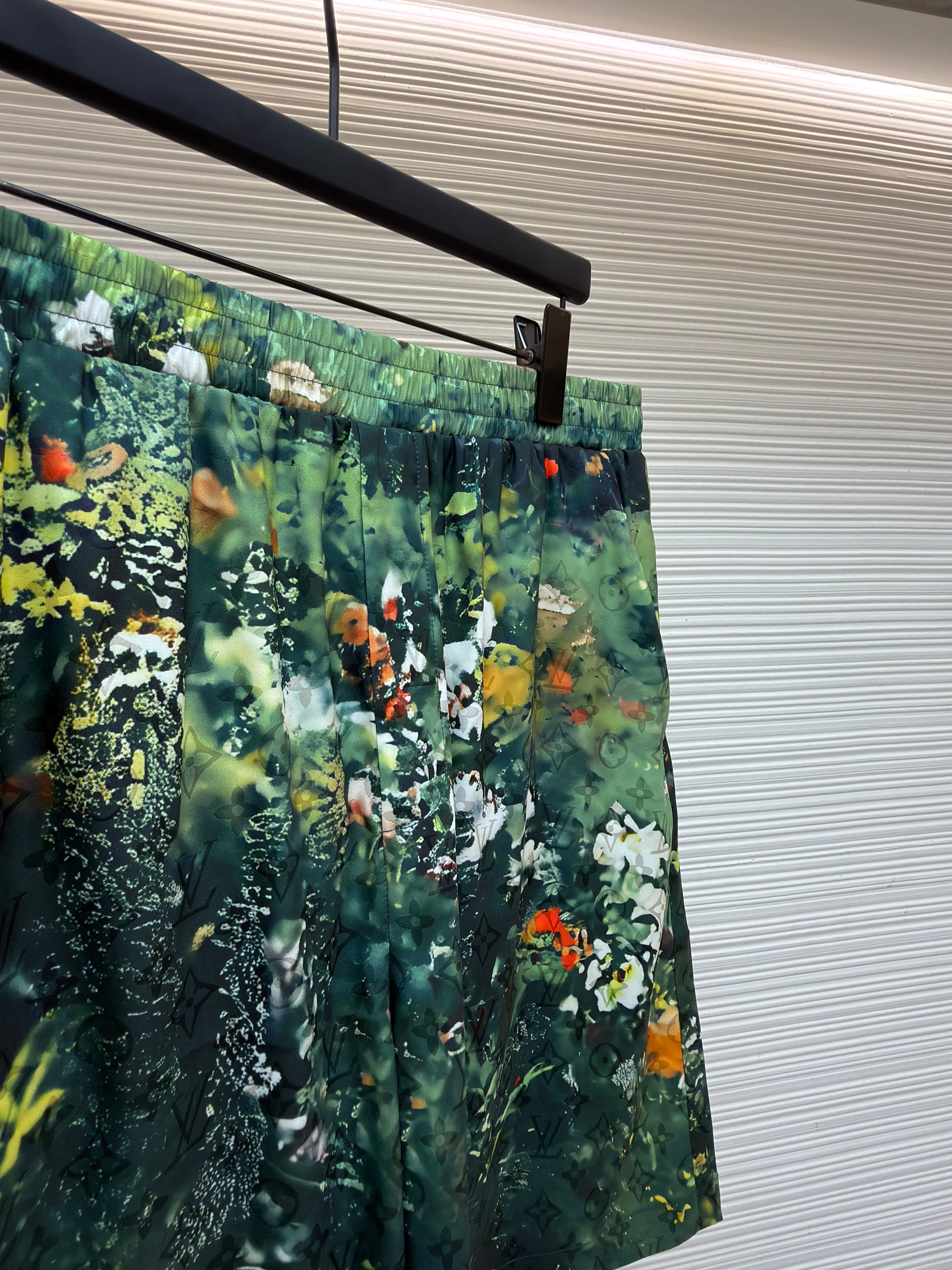 Multi-color Short