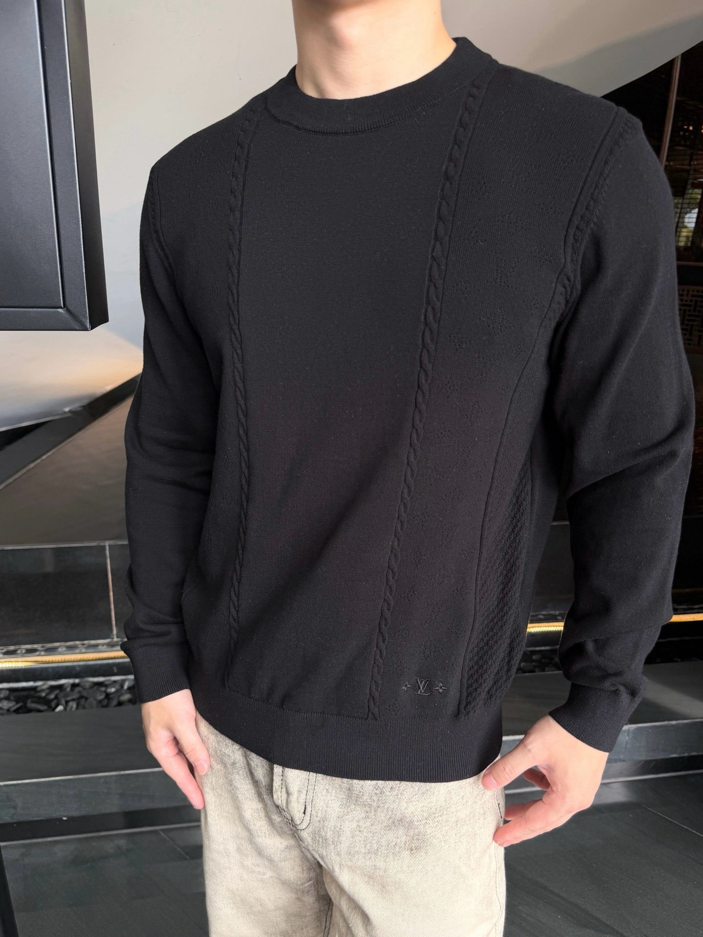 Black Sweatshirt
