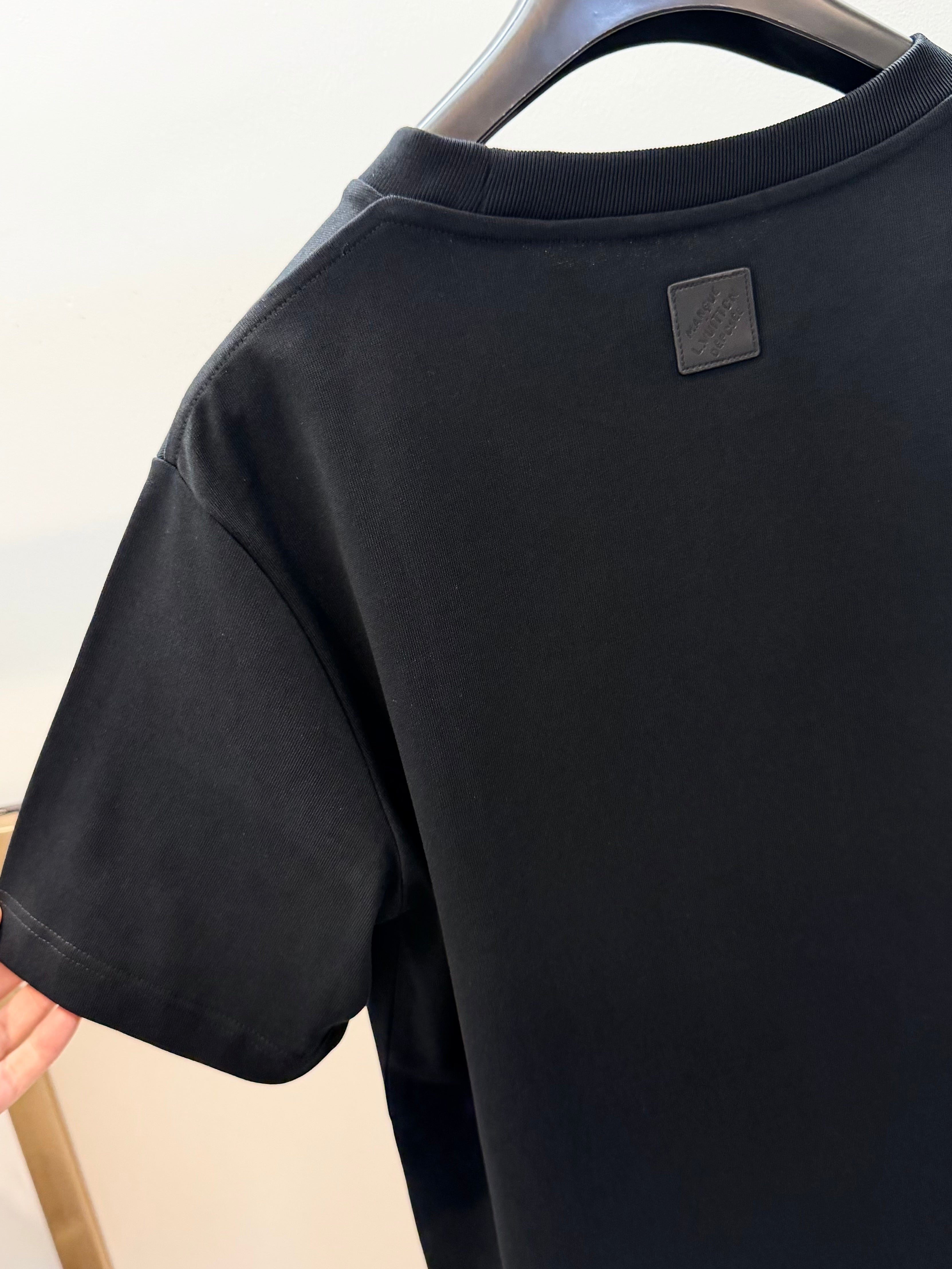 Black T-shirt