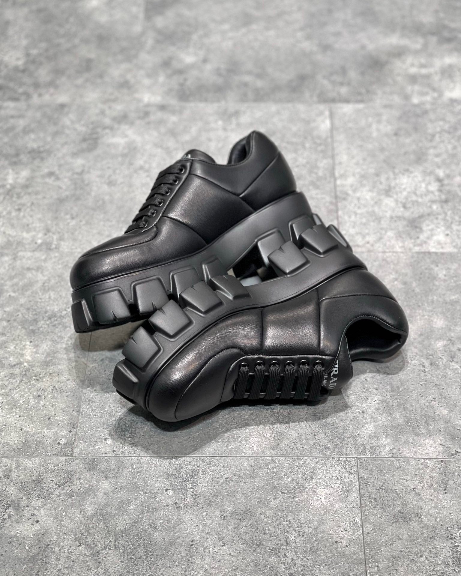 Schwarze Schuhe