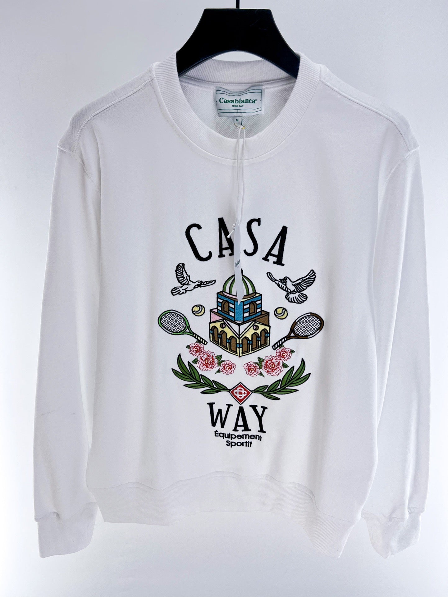 weißes und graues Sweatshirt