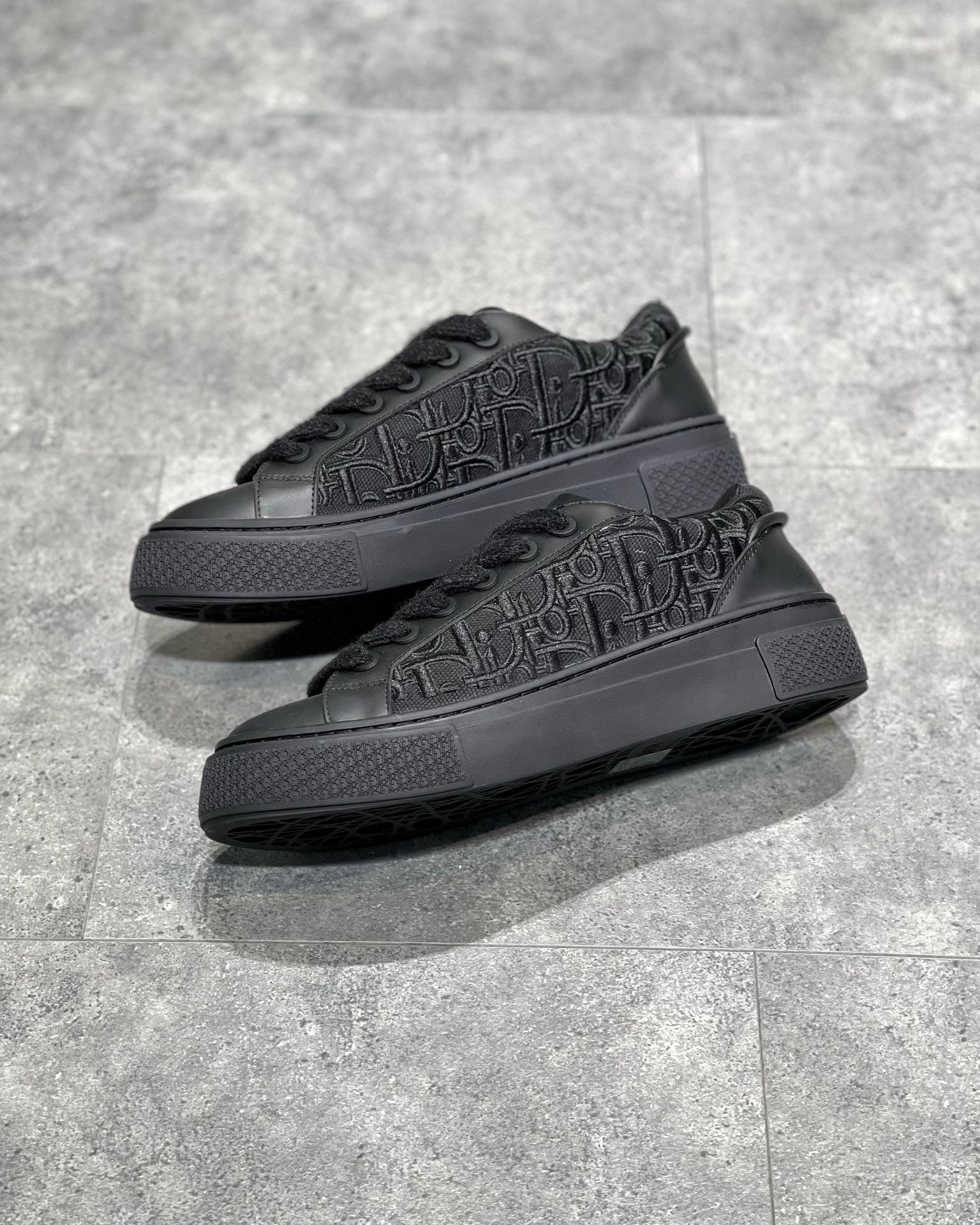 Mehrfarbige Schuhe
