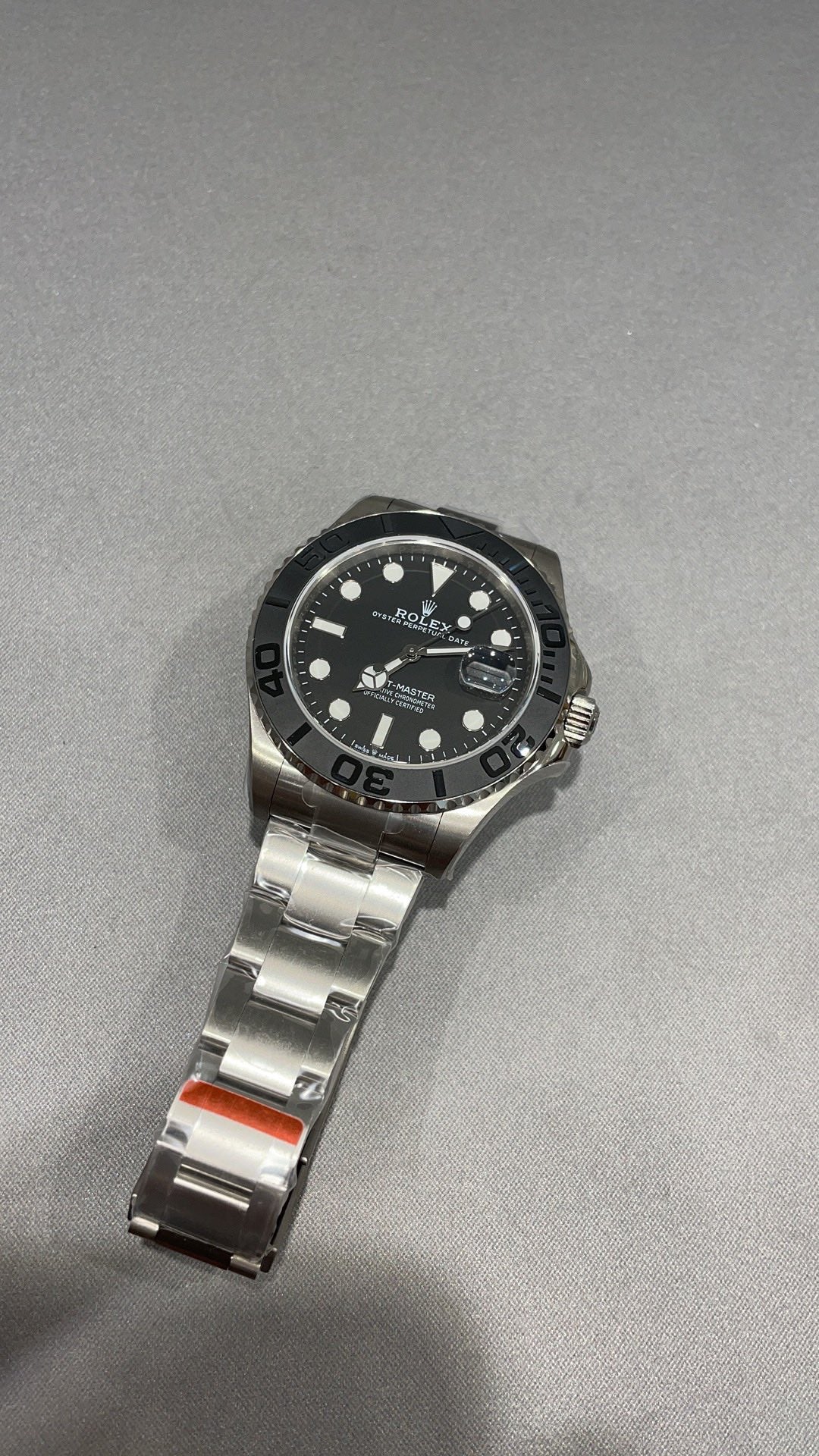 Weiß-schwarze Uhr