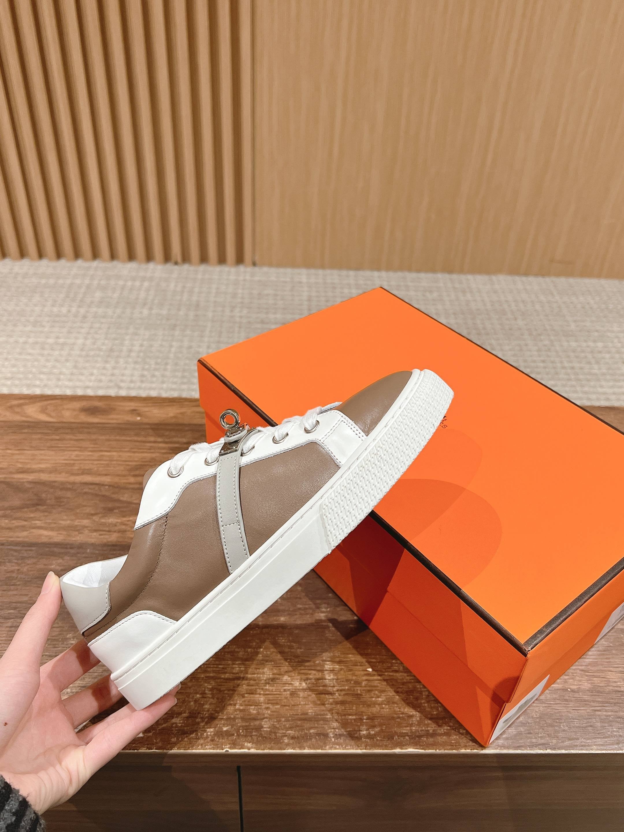 Mehrfarbige Schuhe