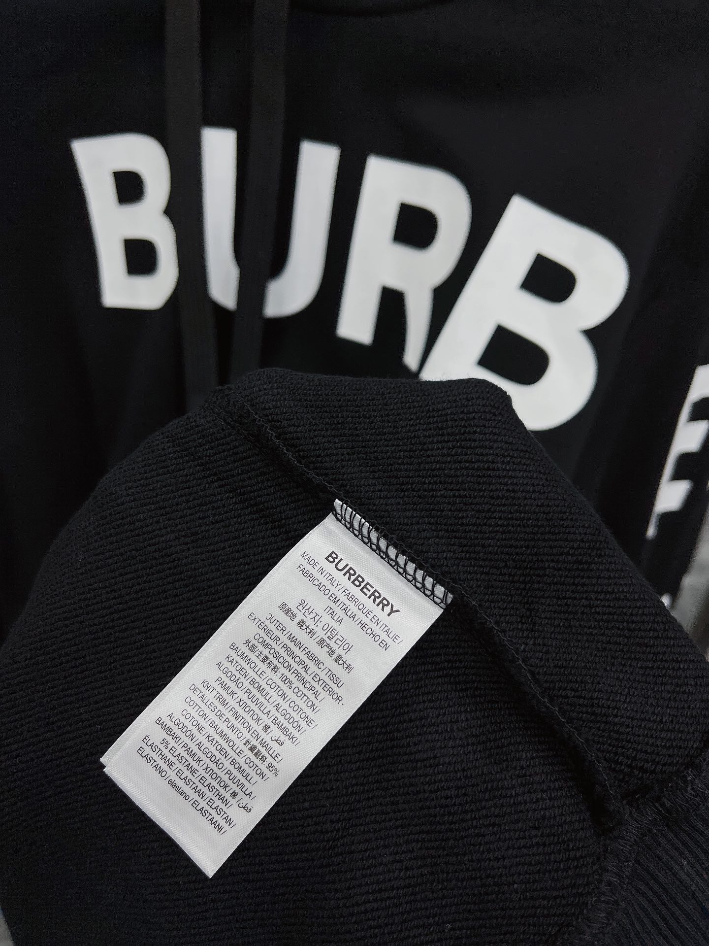 هودي أسود وبرتقالي فاتح وأبيض