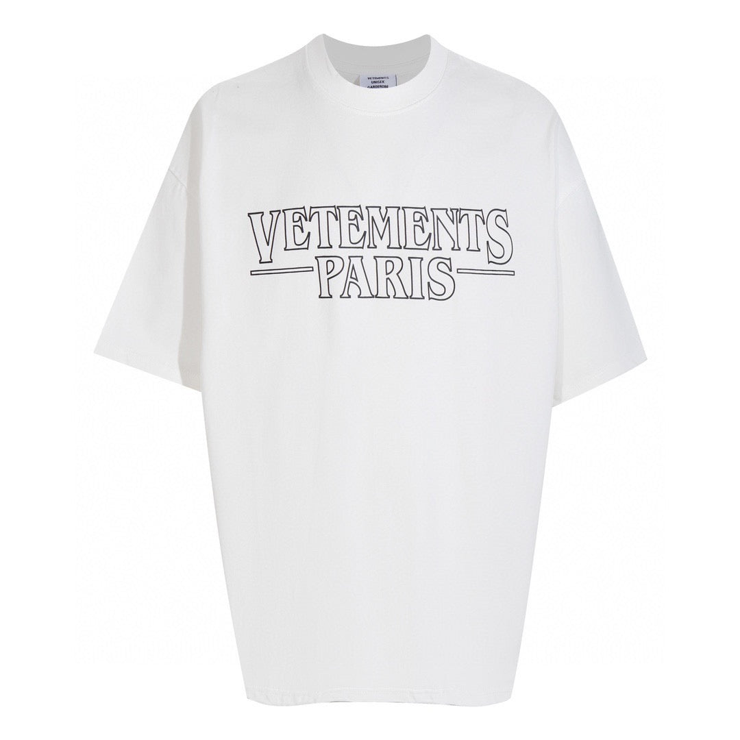 Schwarzes, weißes und lila T-Shirt