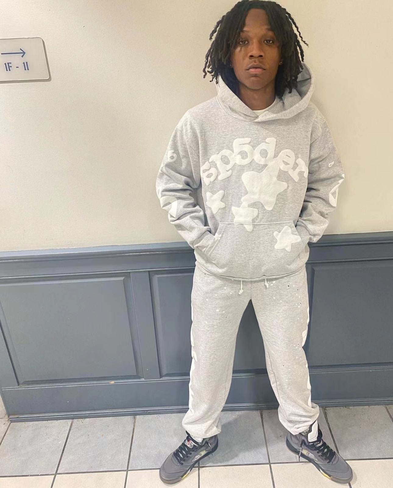 Grauer Hoodie
