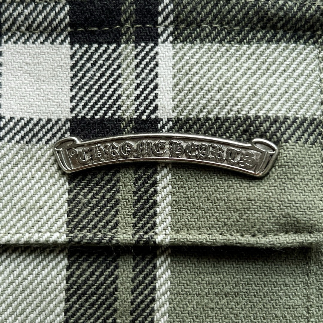 سترة حمراء وزرقاء